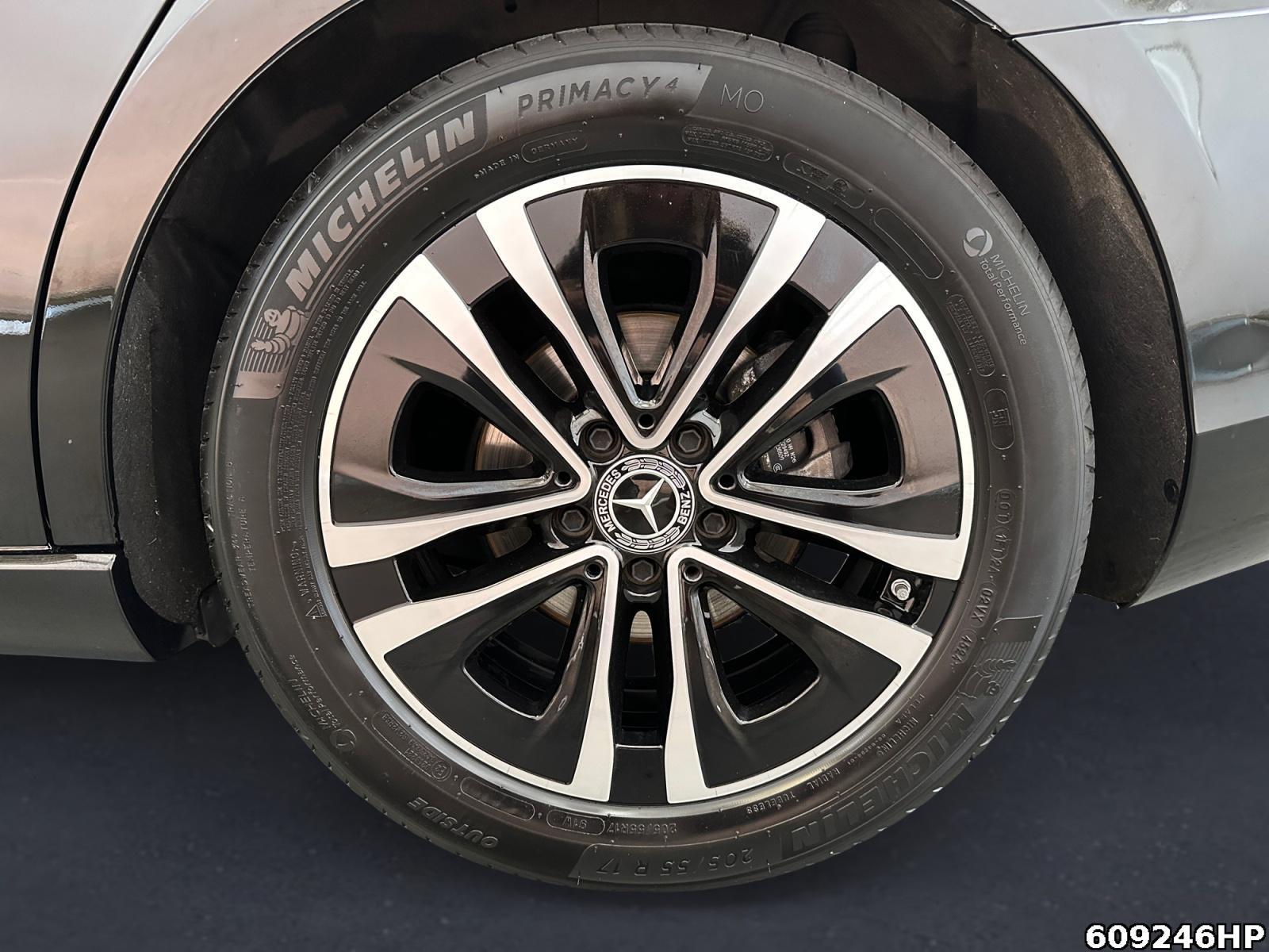 Fahrzeugabbildung Mercedes-Benz A 200 d Limousine Progressive Multibeam 360°