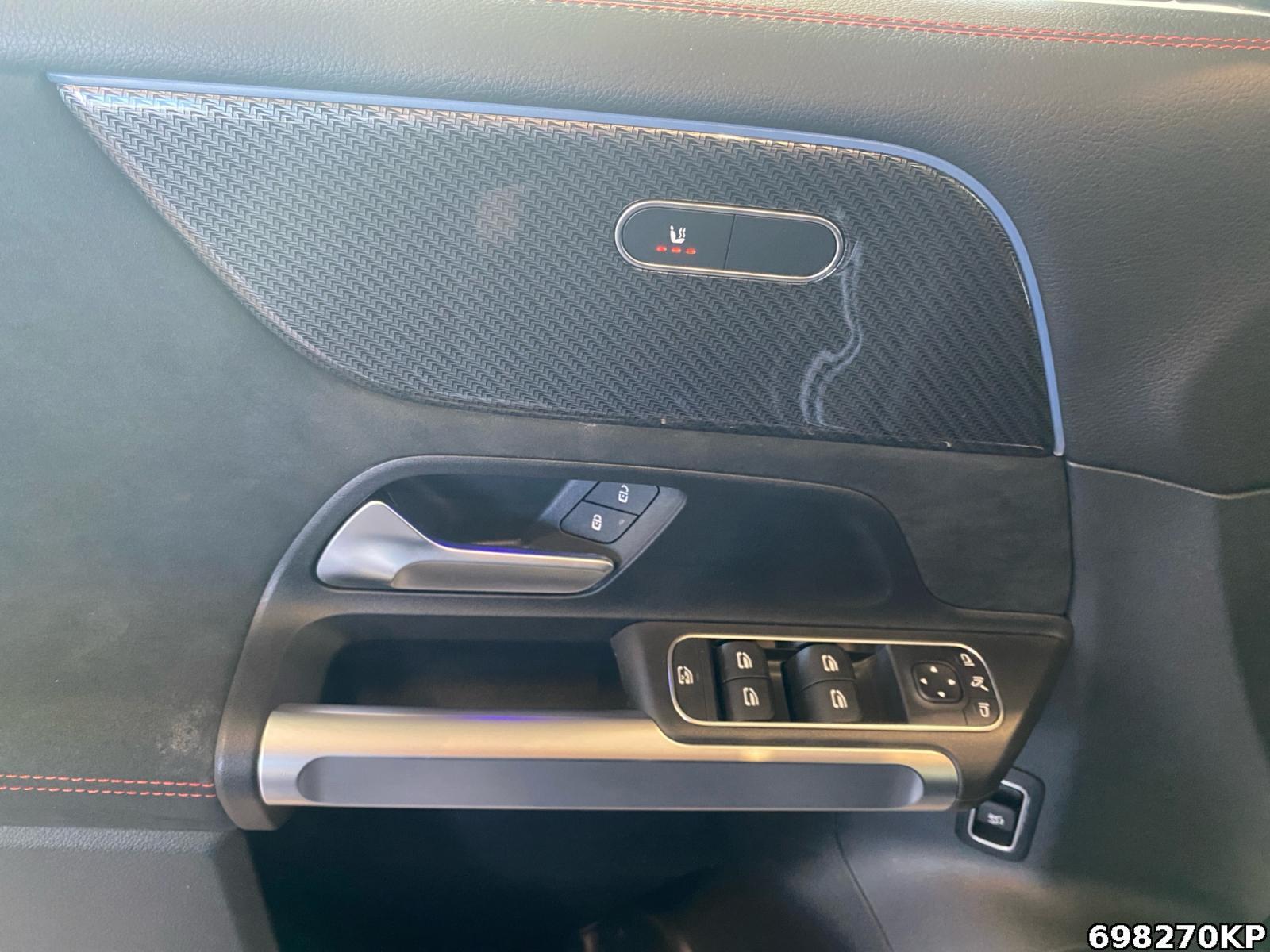 Fahrzeugabbildung Mercedes-Benz GLB 200 d AMG AHK Distronic Kamera Multibeam DAB