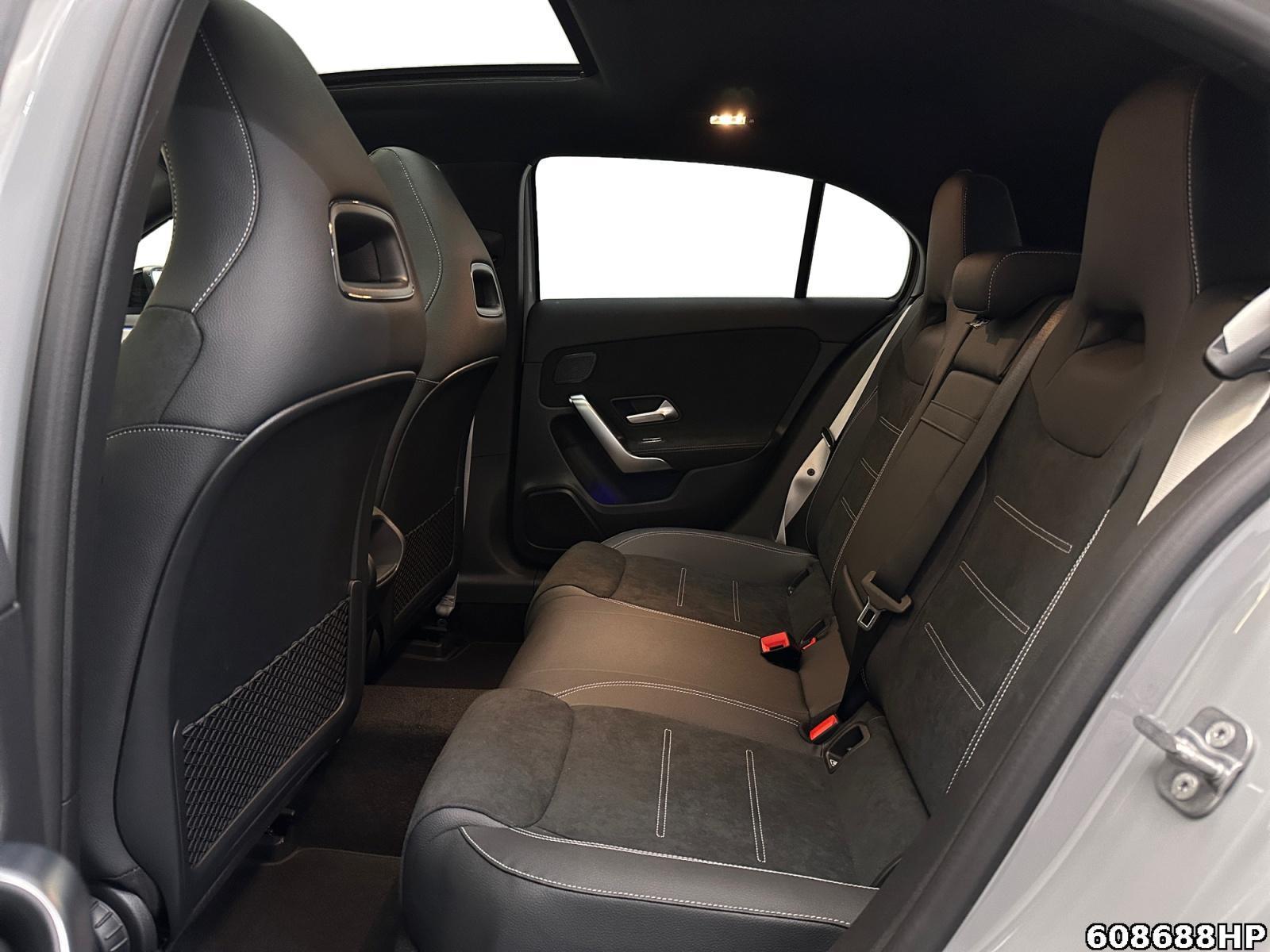 Fahrzeugabbildung Mercedes-Benz A 220 d AMG Pano AHK Night 19