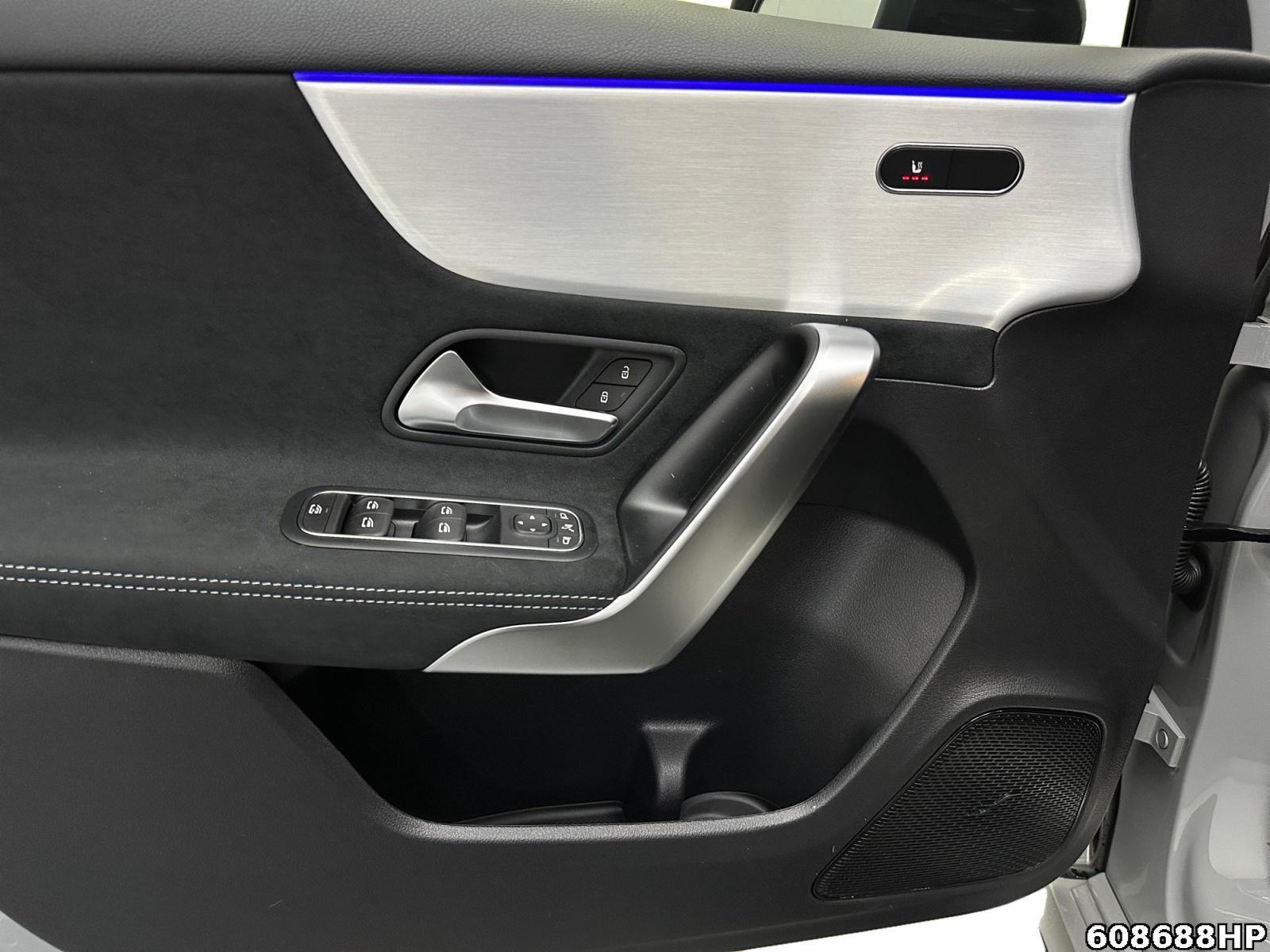 Fahrzeugabbildung Mercedes-Benz A 220 d AMG Pano AHK Night 19