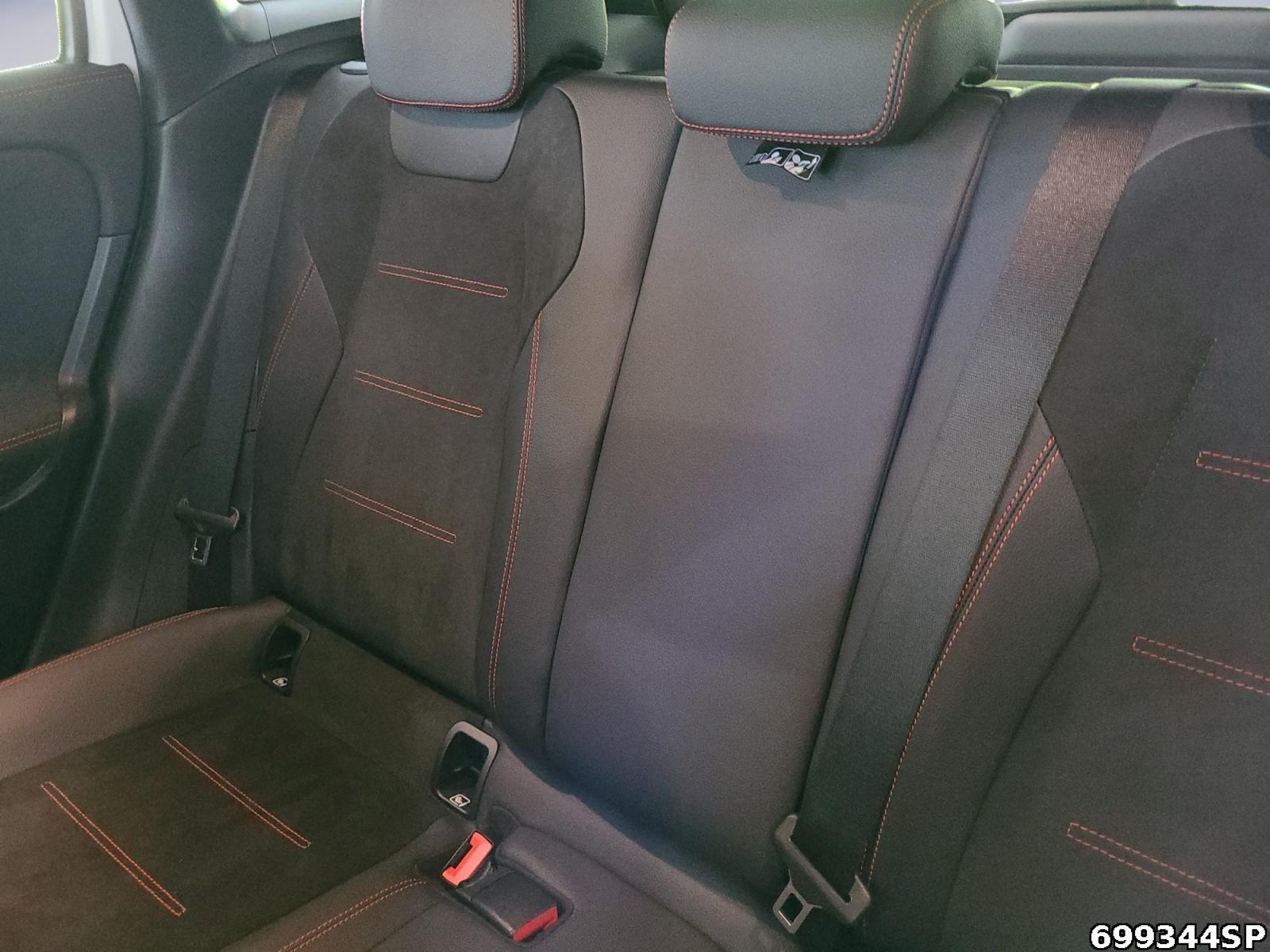 Fahrzeugabbildung Mercedes-Benz GLA 200 AMG AHK Distronic MULTIBEAM CarPlay 19