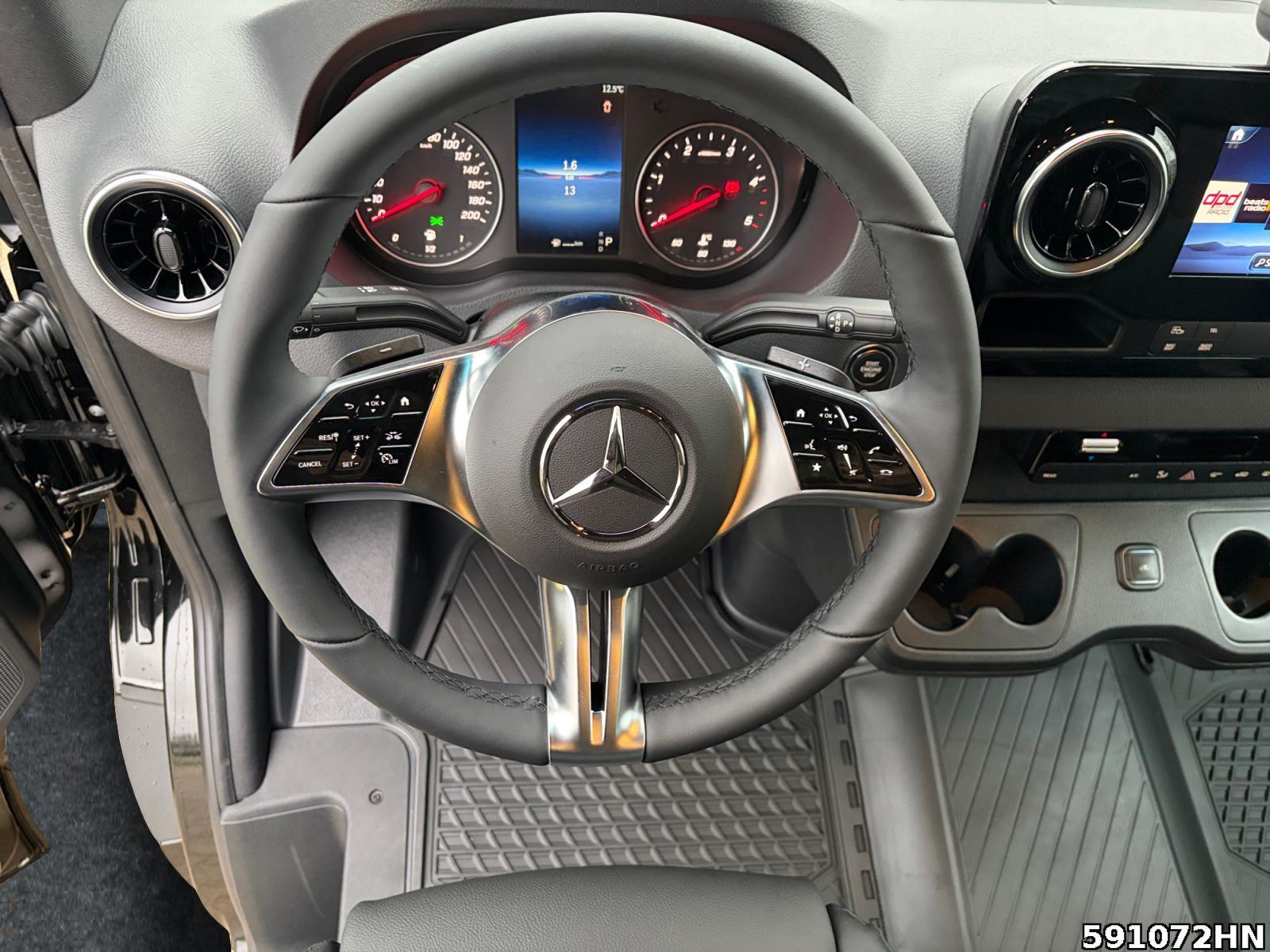 Fahrzeugabbildung Mercedes-Benz Sprinter 319 Tourer SELECT *2xKLIMA*LED*AHK*UVM*