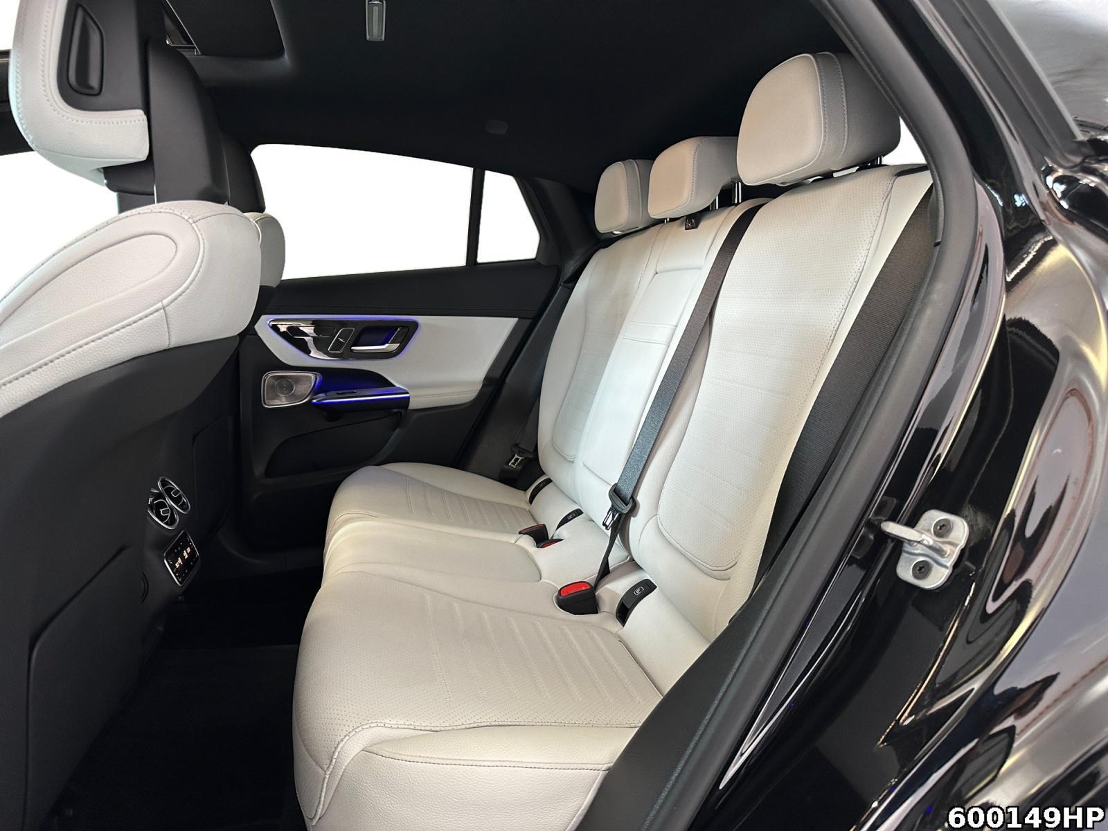 Fahrzeugabbildung Mercedes-Benz GLC 300 e 4M AMG Coupé AHK Pano DIGITAL LIGHT