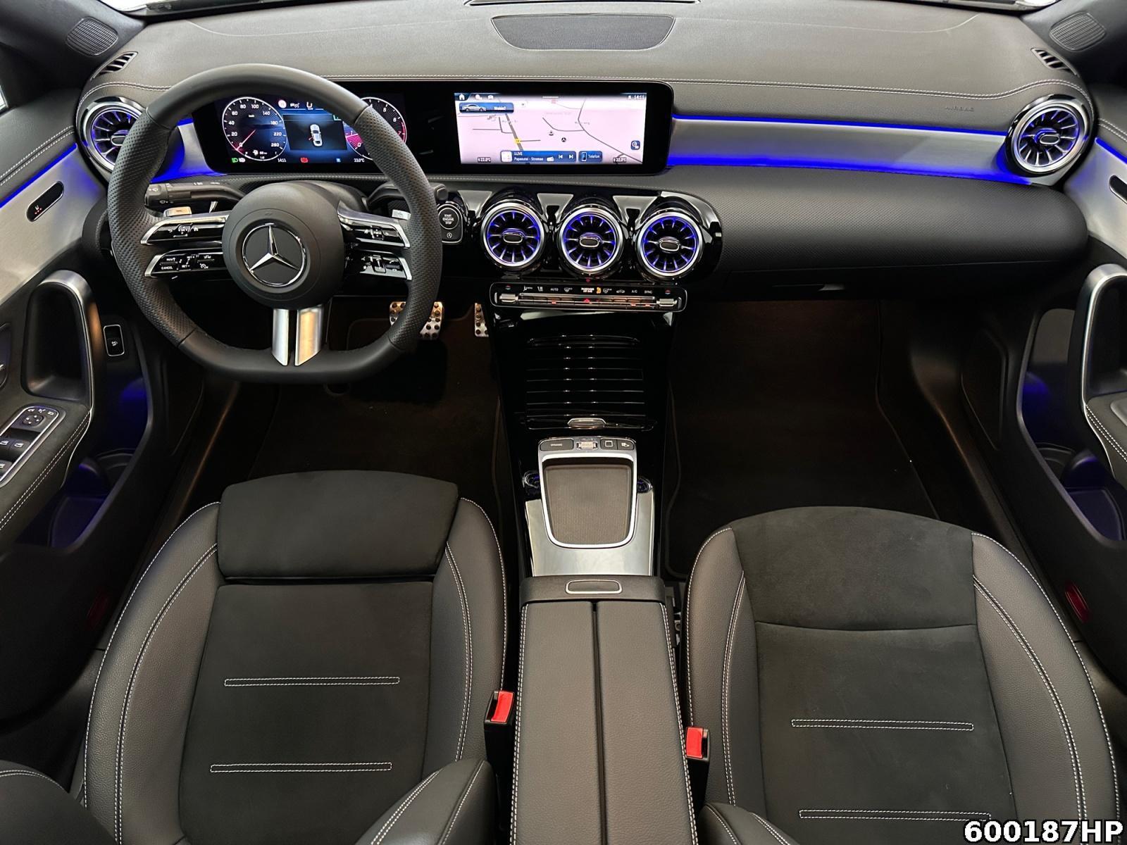 Fahrzeugabbildung Mercedes-Benz CLA 200 AMG Night Pano Distronic Kamera Ambient