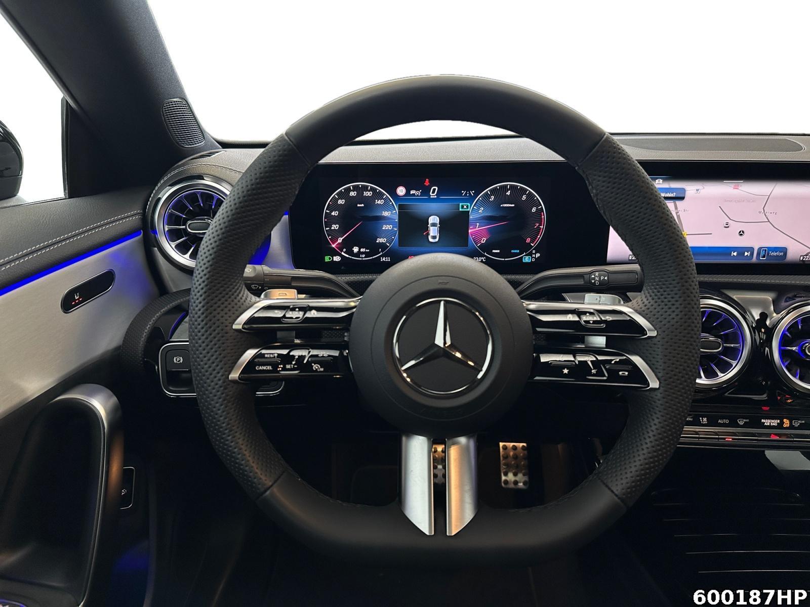 Fahrzeugabbildung Mercedes-Benz CLA 200 AMG Night Pano Distronic Kamera Ambient