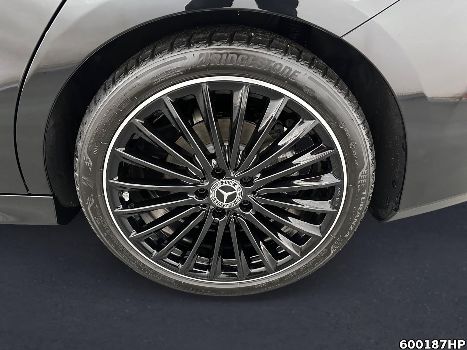 Fahrzeugabbildung Mercedes-Benz CLA 200 AMG Night Pano Distronic Kamera Ambient