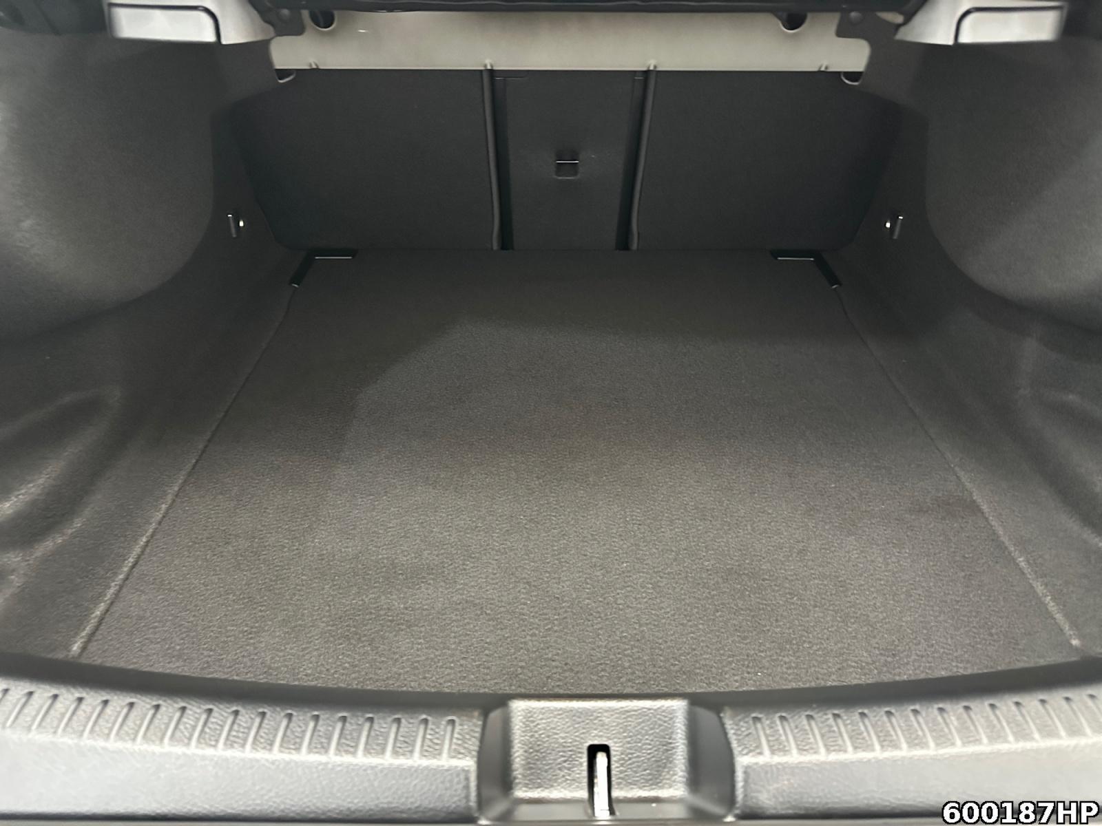 Fahrzeugabbildung Mercedes-Benz CLA 200 AMG Night Pano Distronic Kamera Ambient