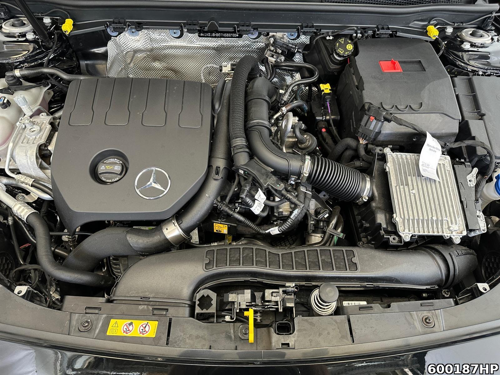 Fahrzeugabbildung Mercedes-Benz CLA 200 AMG Night Pano Distronic Kamera Ambient