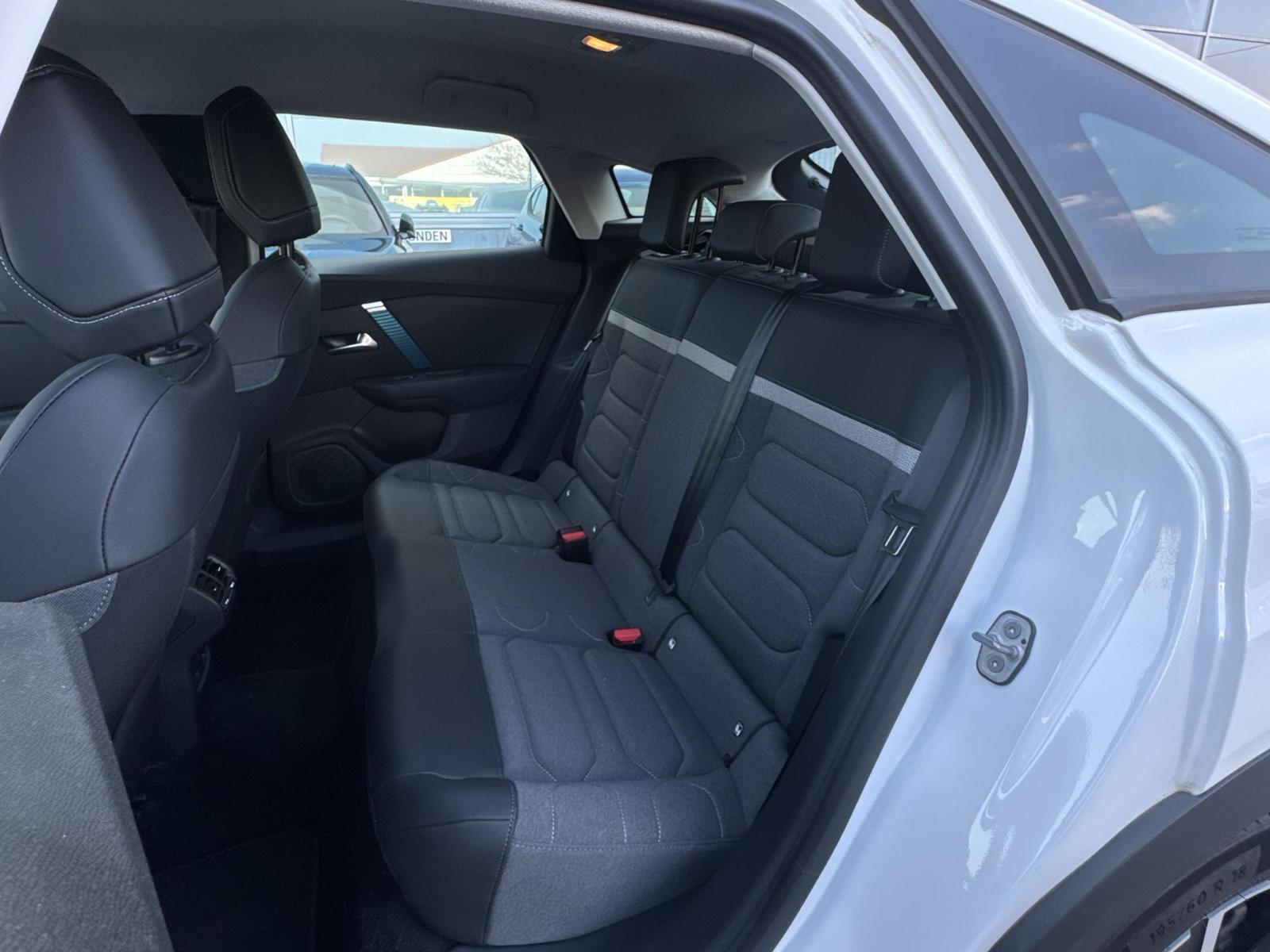 Fahrzeugabbildung Citroën C4 HEAD-UP+NAVI+CARPLAY+PDC+SHZ+ACC+LED+