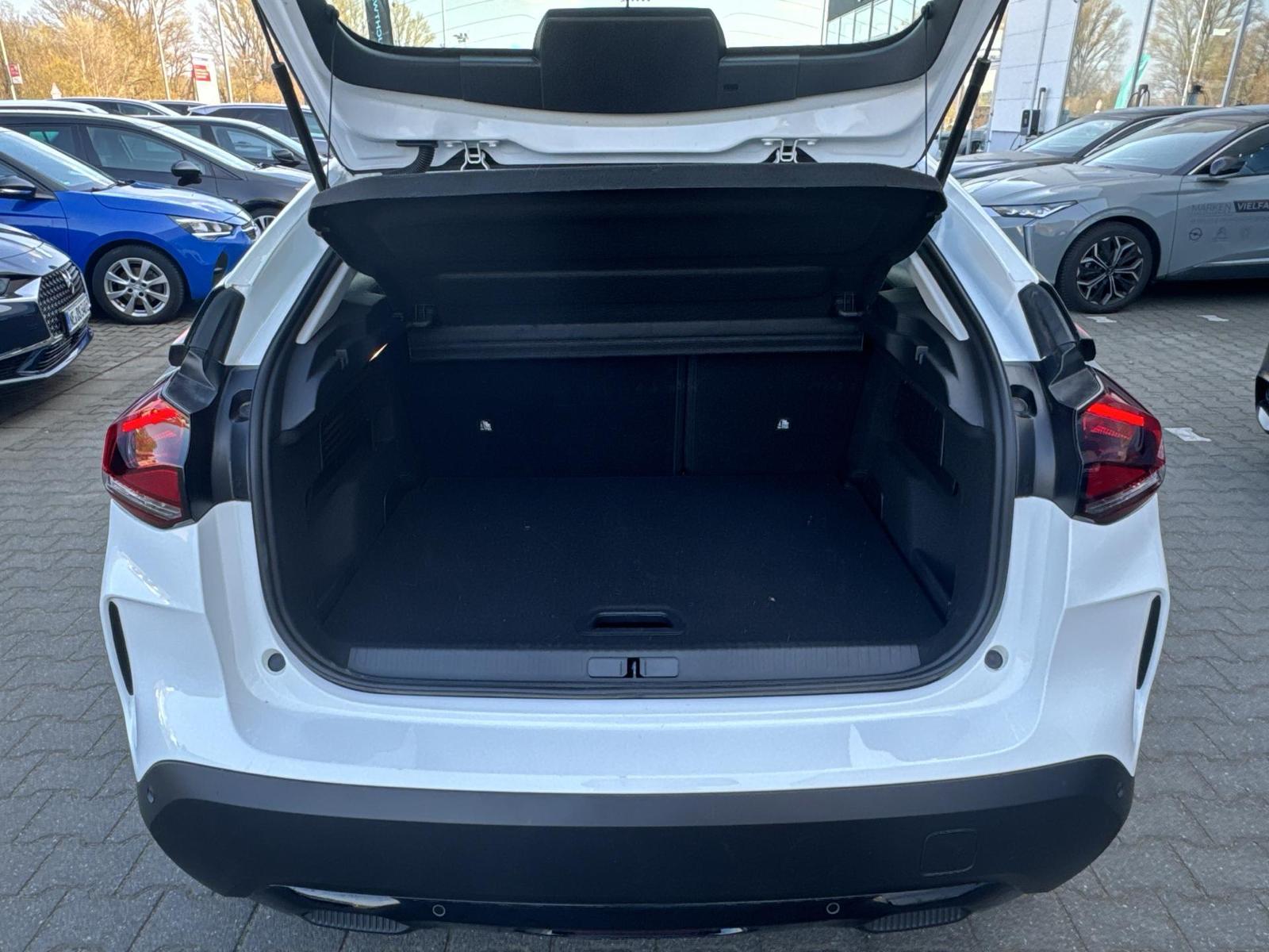 Fahrzeugabbildung Citroën C4 HEAD-UP+NAVI+CARPLAY+PDC+SHZ+ACC+LED+