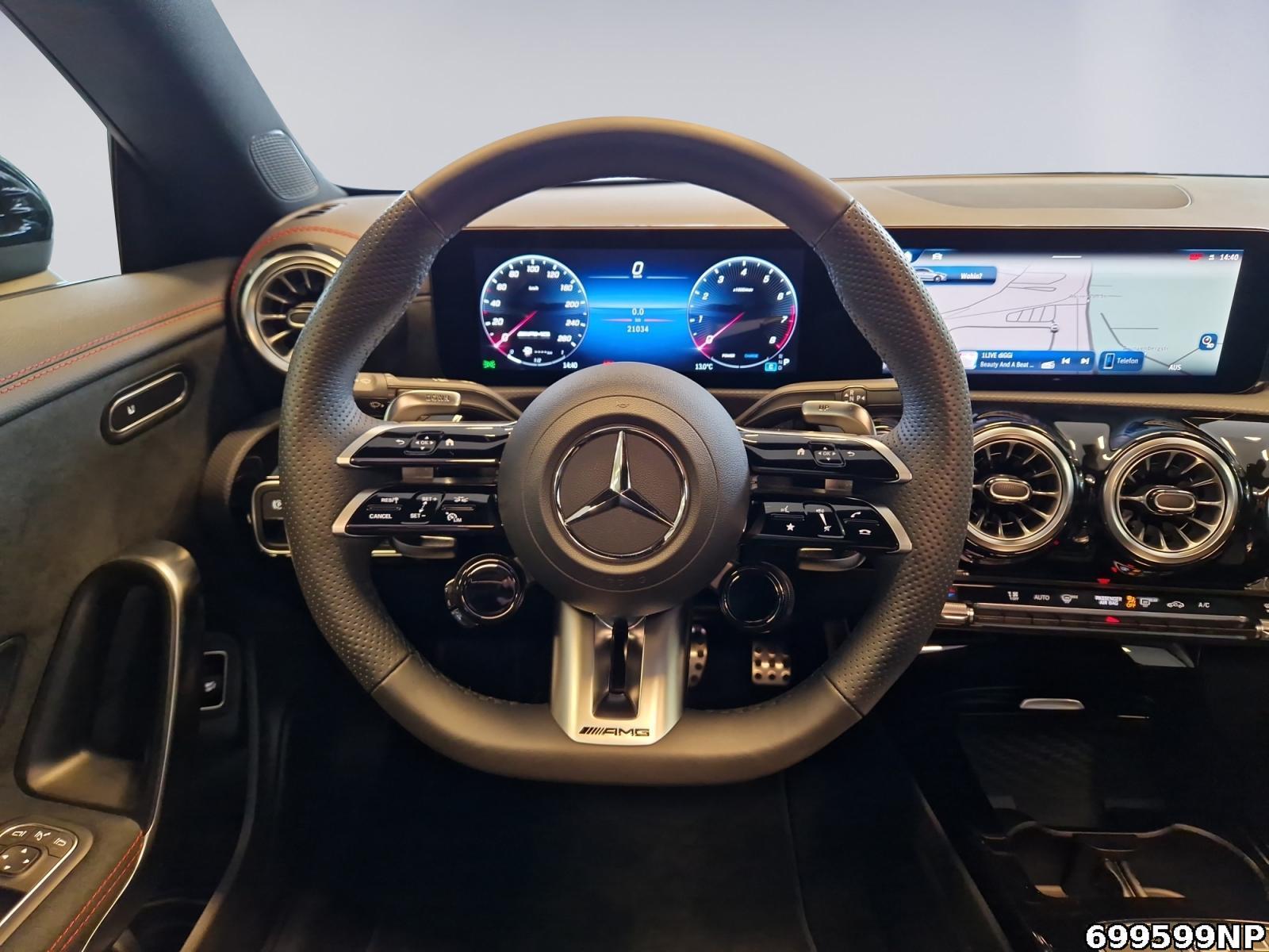 Fahrzeugabbildung Mercedes-Benz CLA 35 AMG Shooting Brake 4M Pano Night DISTRONIC MULTIBEAM