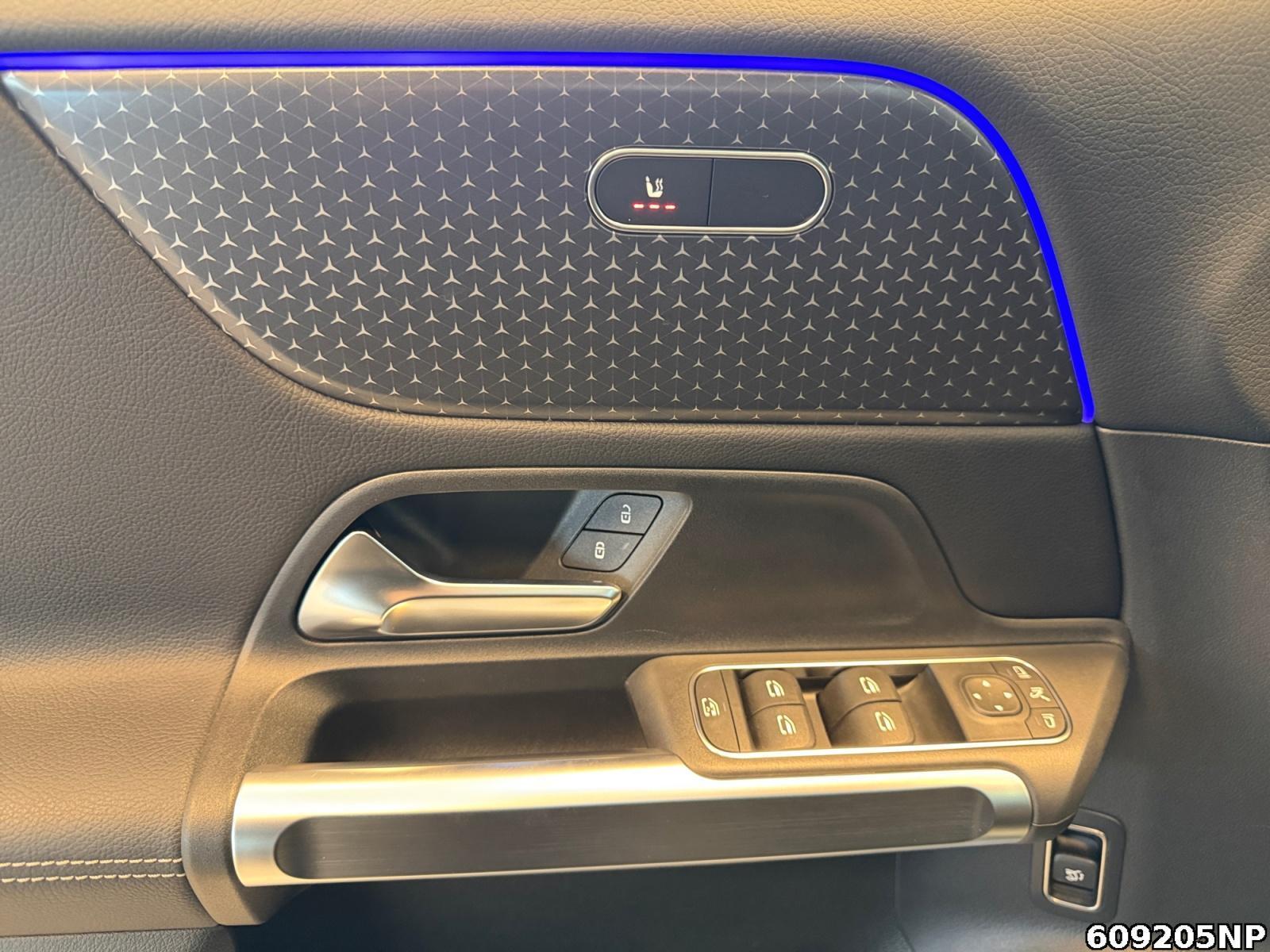 Fahrzeugabbildung Mercedes-Benz GLB 200 Progressive AHK Distronic LED Kamera 18