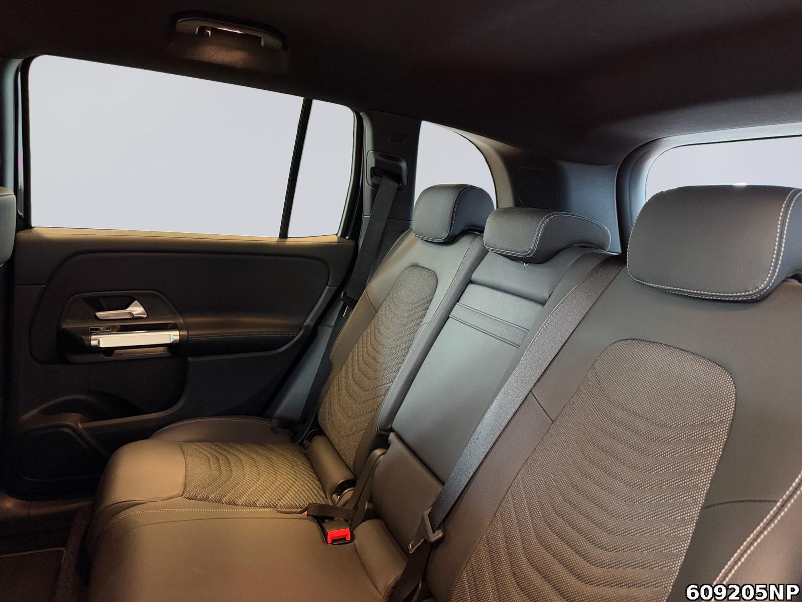 Fahrzeugabbildung Mercedes-Benz GLB 200 Progressive AHK Distronic LED Kamera 18