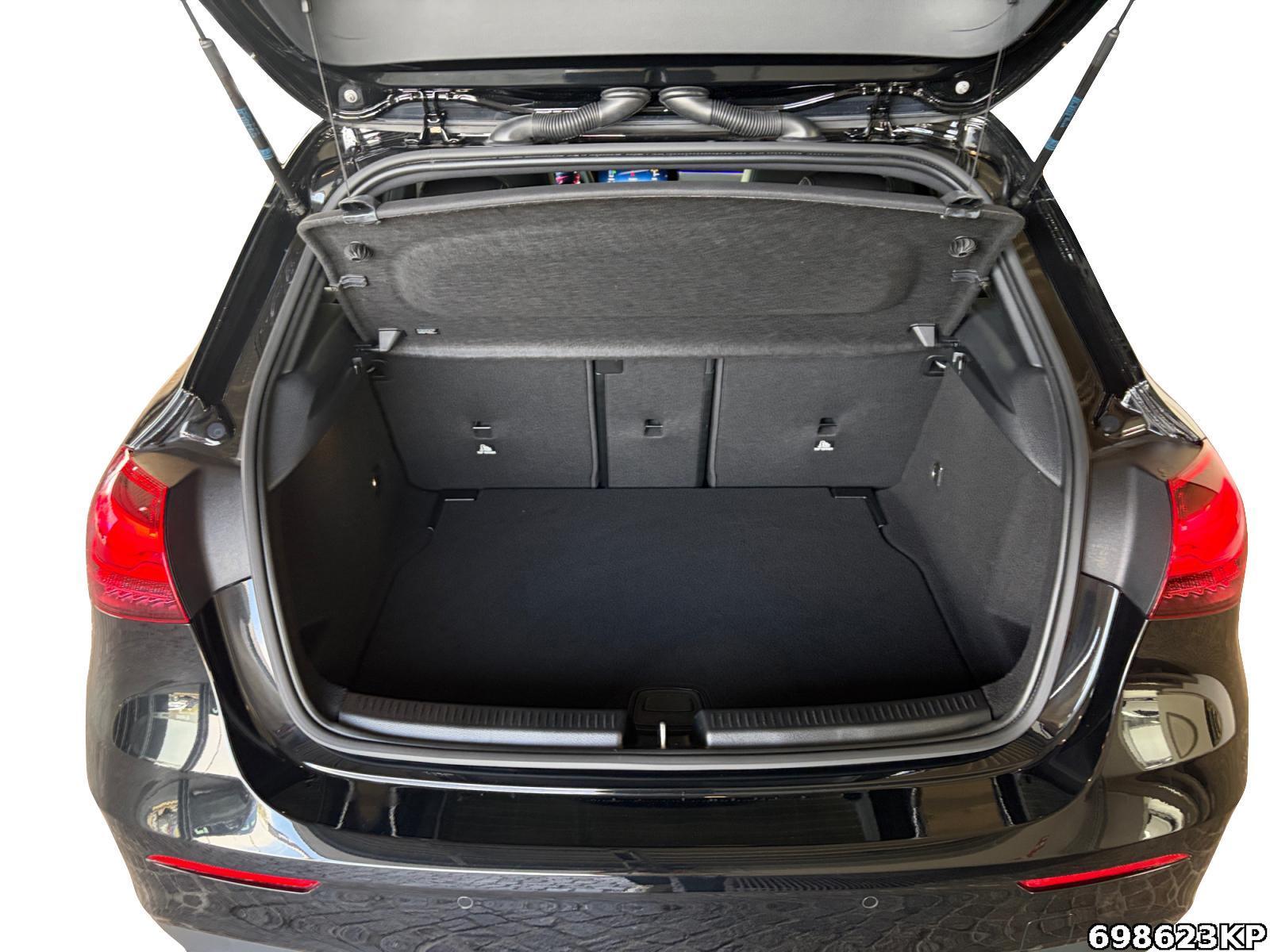 Fahrzeugabbildung Mercedes-Benz A 200 AMG Night Ambiente 19