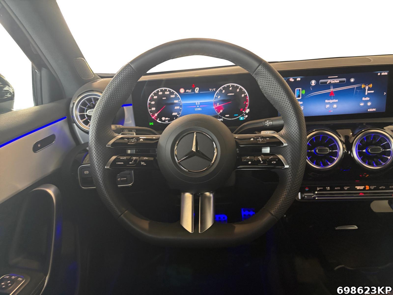 Fahrzeugabbildung Mercedes-Benz A 200 AMG Night Ambiente 19