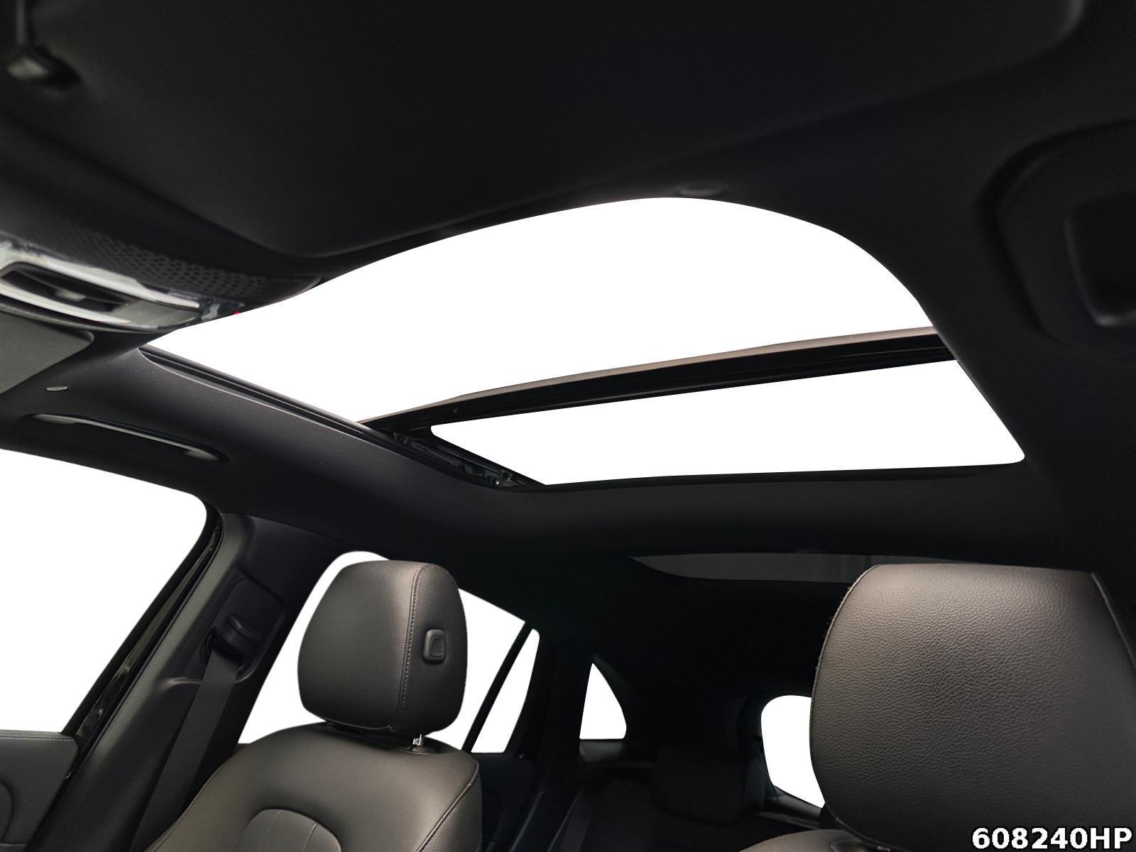 Fahrzeugabbildung Mercedes-Benz GLA 220 d Progressive AHK DISTRONIC Pano Memory