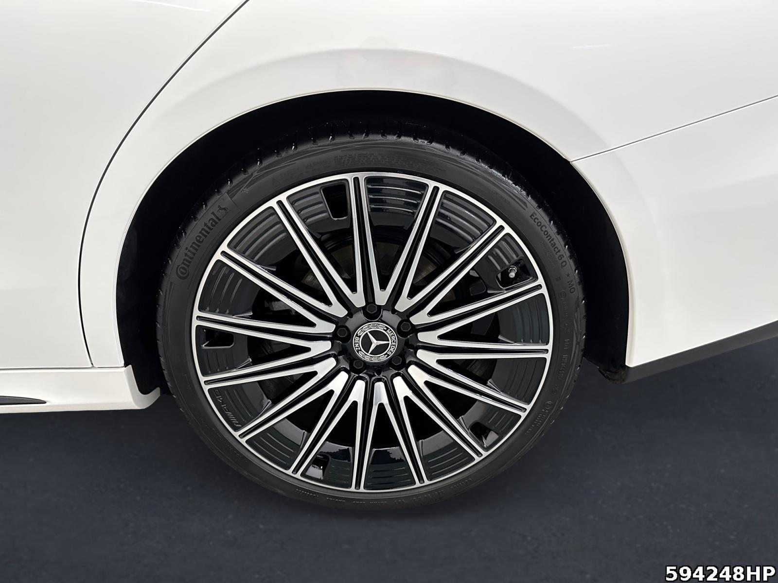 Fahrzeugabbildung Mercedes-Benz E 220 d T AMG Night Pano AHK DISTRONIC 21