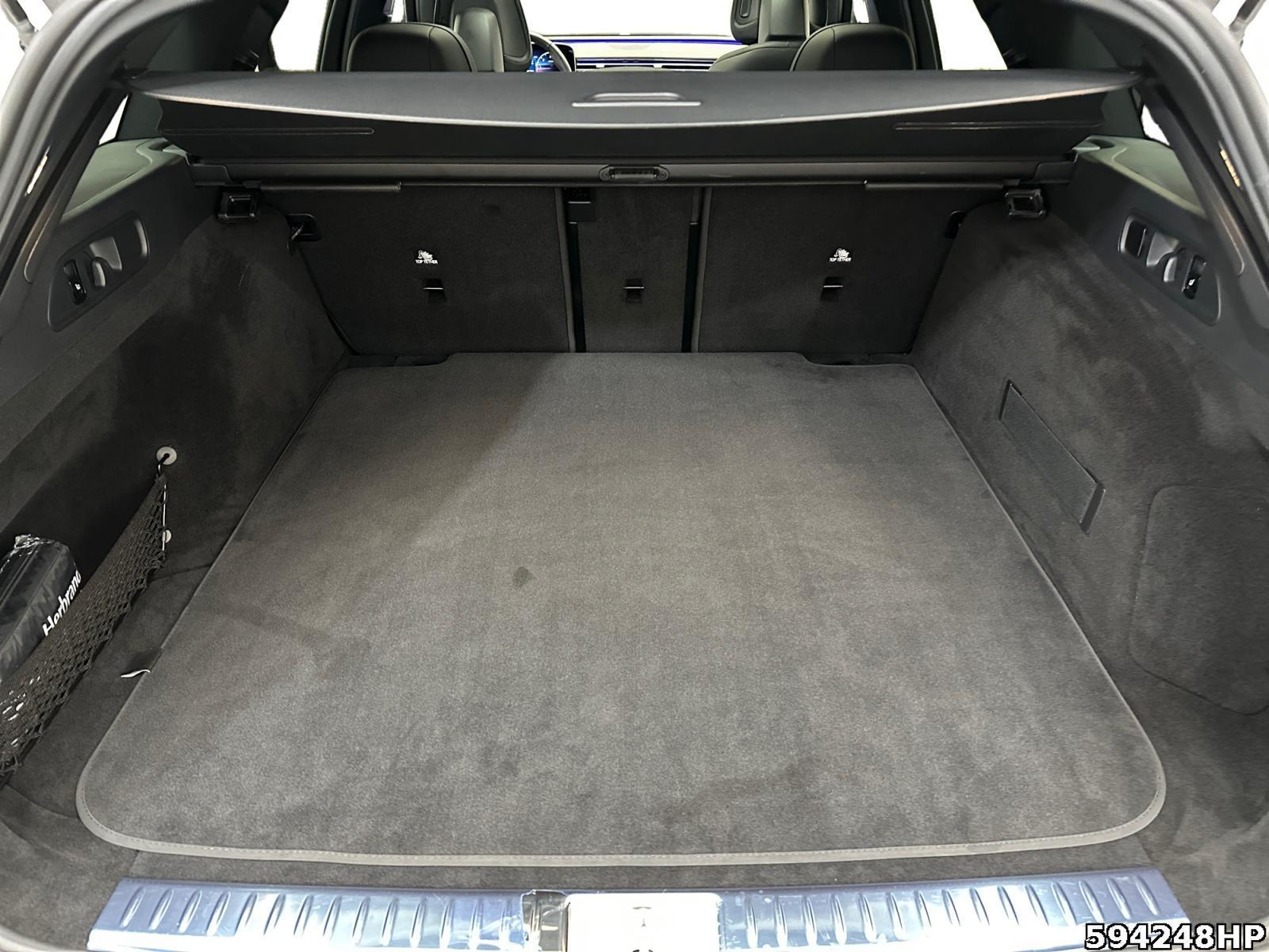 Fahrzeugabbildung Mercedes-Benz E 220 d T AMG Night Pano AHK DISTRONIC 21