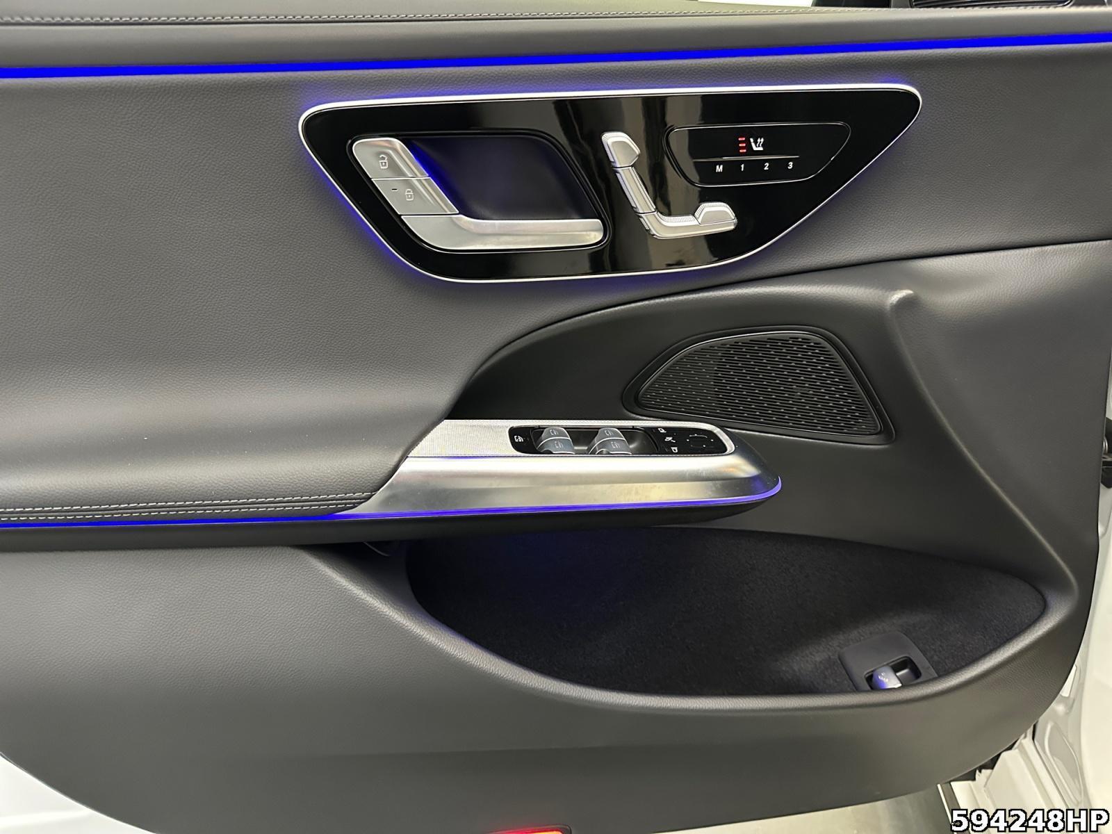 Fahrzeugabbildung Mercedes-Benz E 220 d T AMG Night Pano AHK DISTRONIC 21