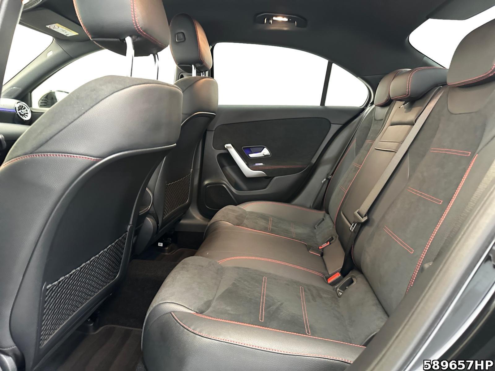 Fahrzeugabbildung Mercedes-Benz A 200 AMG Limousine Night Keyless Go Ambiente