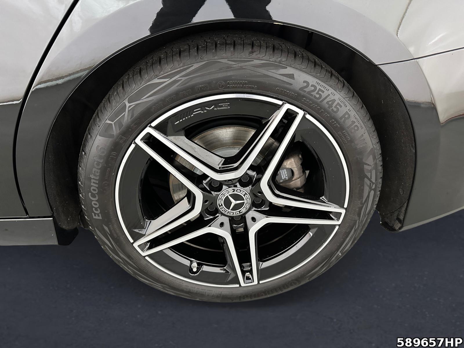 Fahrzeugabbildung Mercedes-Benz A 200 AMG Limousine Night Keyless Go Ambiente