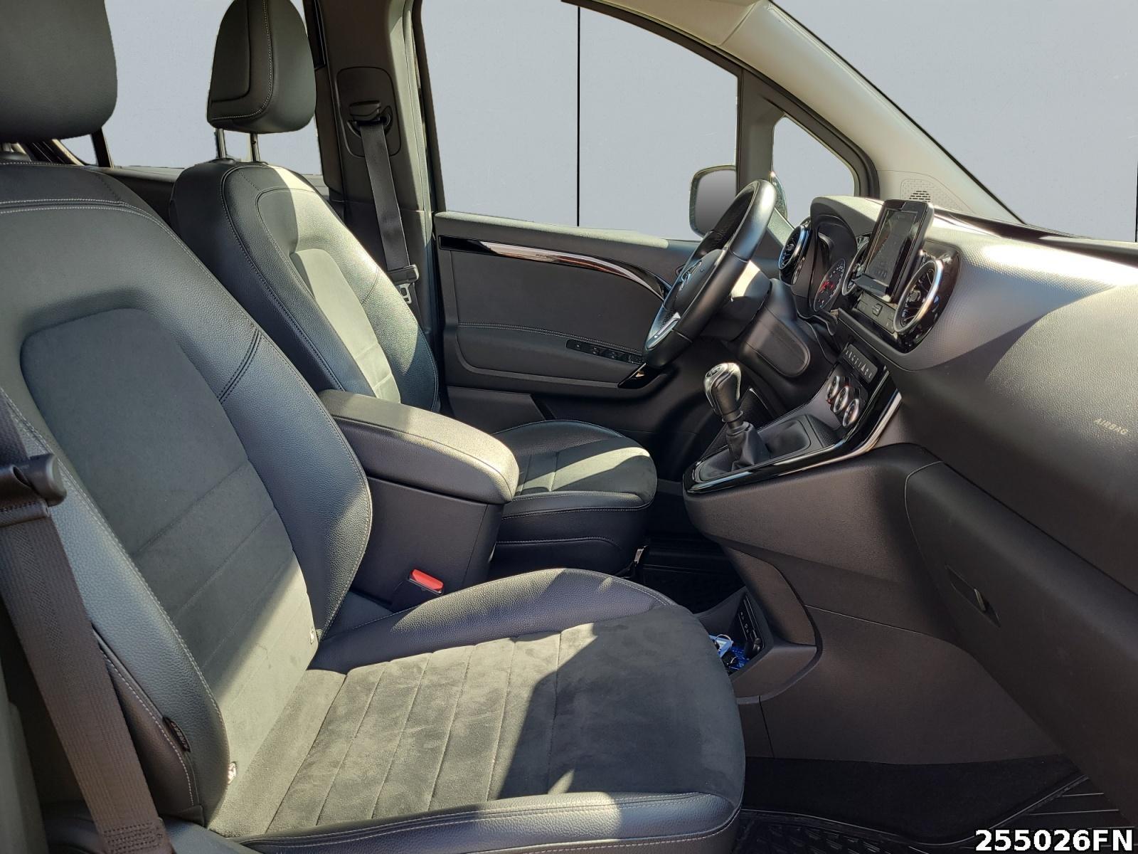Fahrzeugabbildung Mercedes-Benz T-Klasse STYLE 6-G*LED*Park-P*Tempo*Navi*Klima*