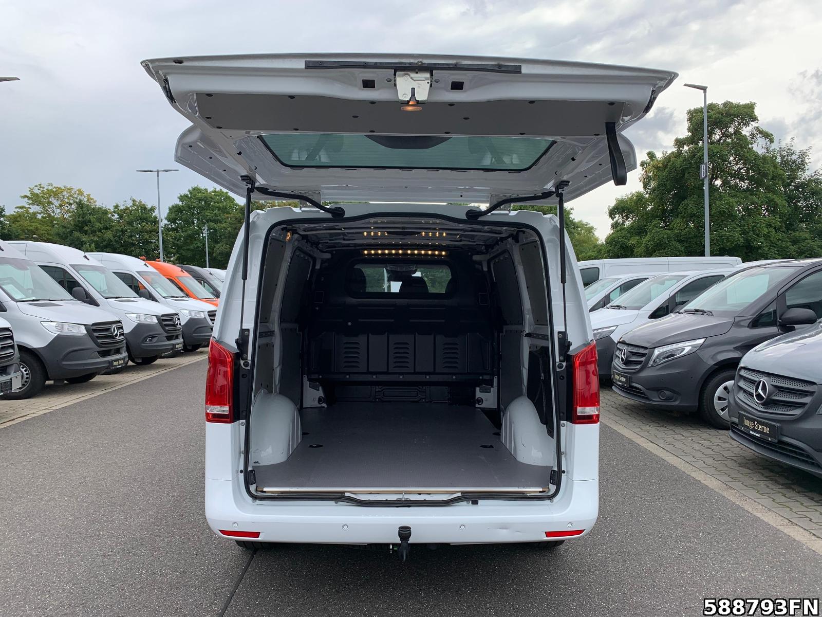 Fahrzeugabbildung Mercedes-Benz Vito 116 L 4x4 *LED*2 x SCHIEBETÜR*AHK*DISTRONIC