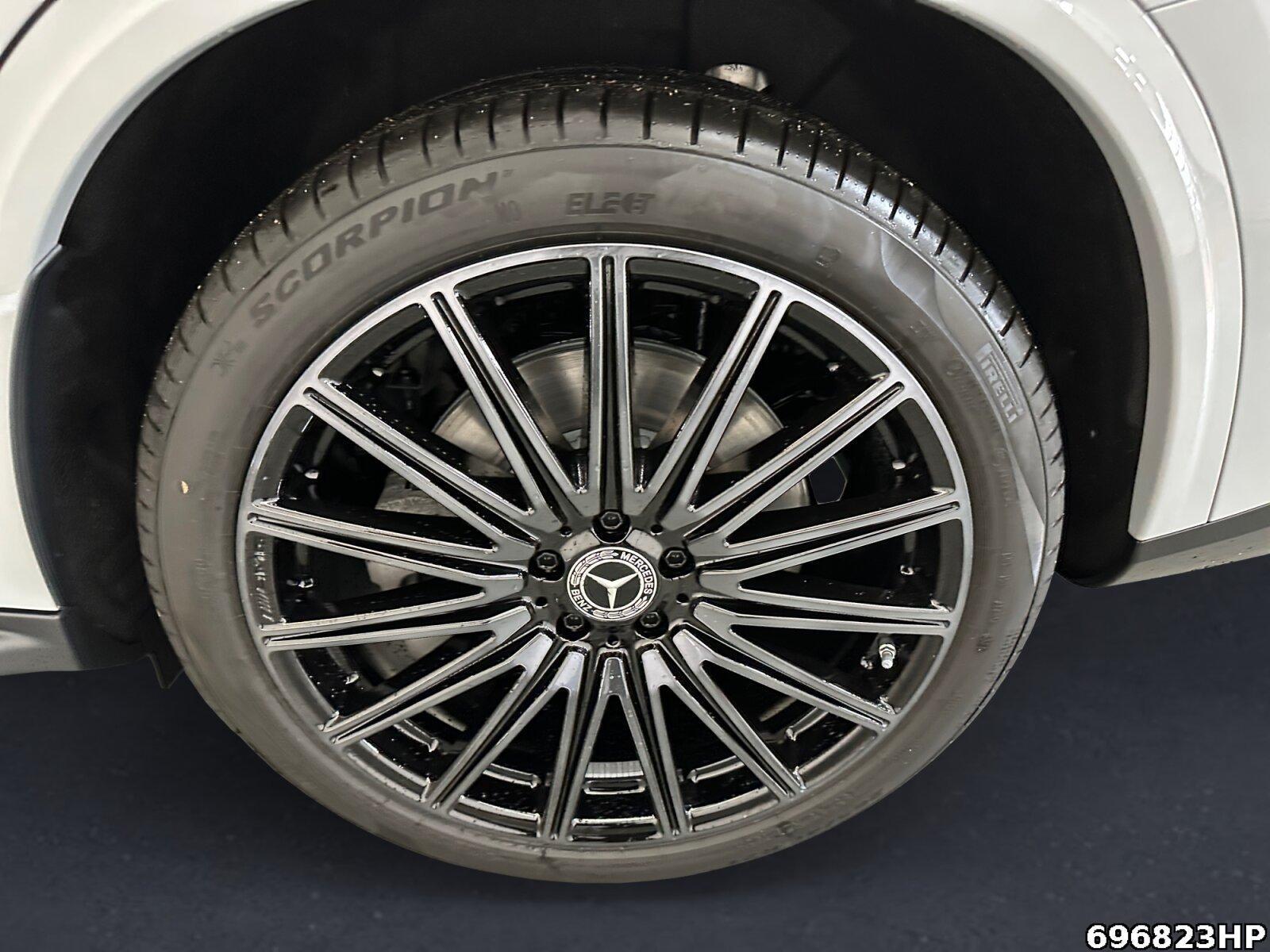 Fahrzeugabbildung Mercedes-Benz GLC 400 4MATIC +AMG+NIGHT+HYPERSCREEN+BURMEST