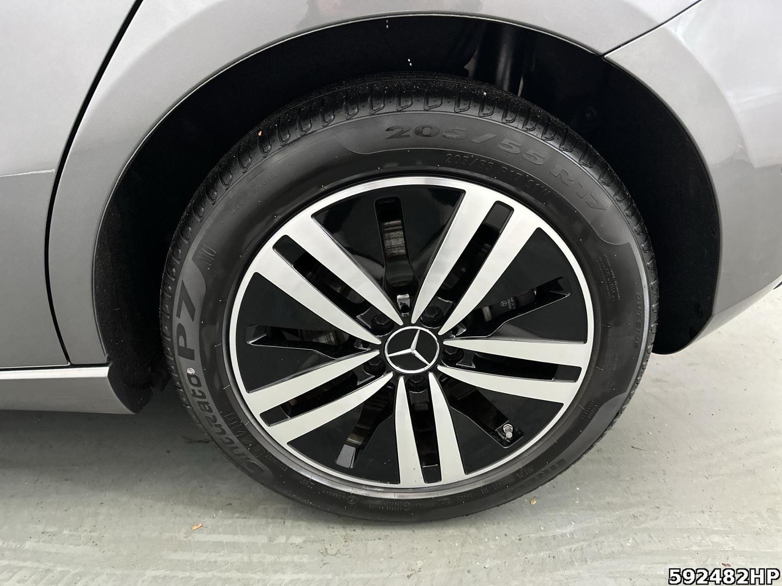 Fahrzeugabbildung Mercedes-Benz A 250 Progressive MULTIBEAM 360° DISTRONIC