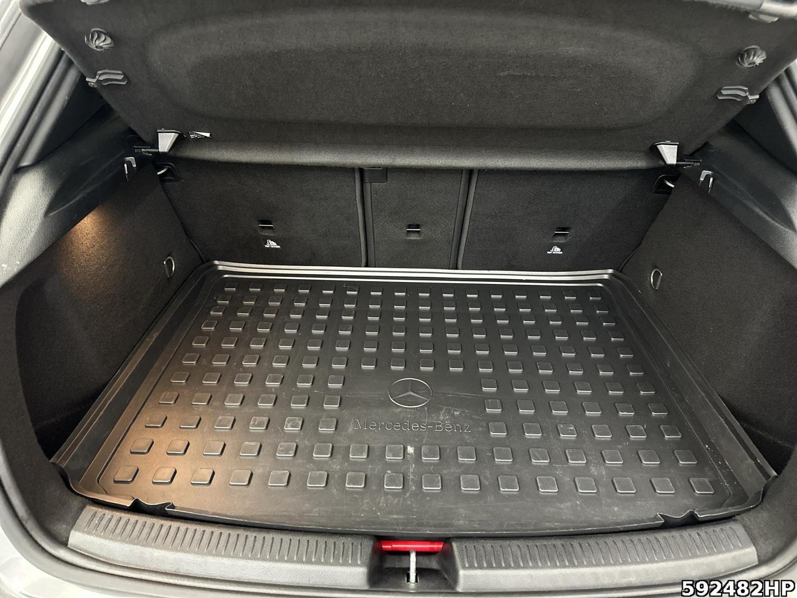 Fahrzeugabbildung Mercedes-Benz A 250 Progressive MULTIBEAM 360° DISTRONIC