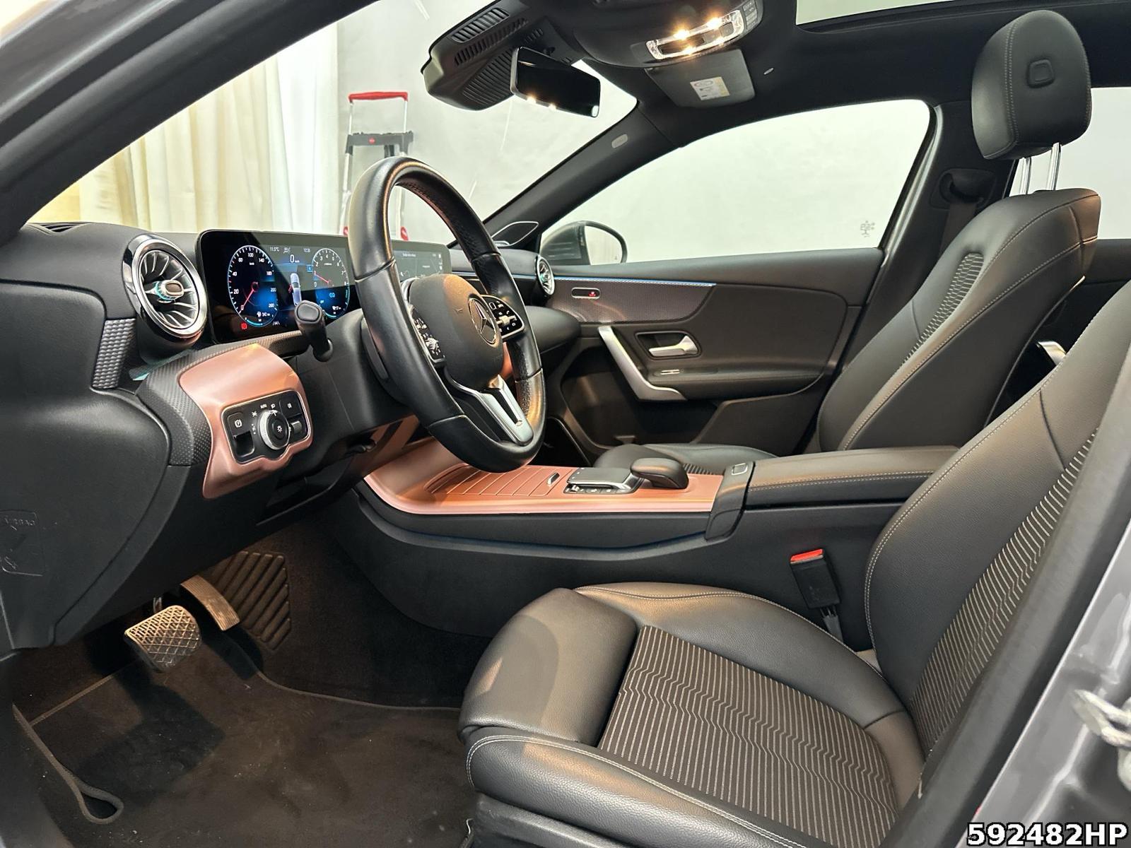 Fahrzeugabbildung Mercedes-Benz A 250 Progressive MULTIBEAM 360° DISTRONIC