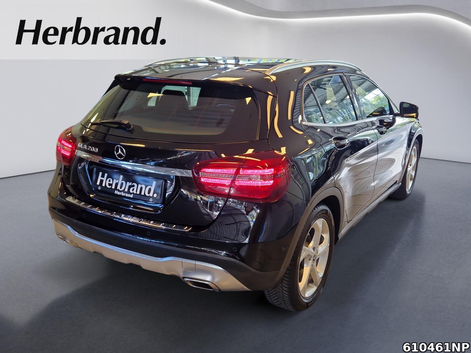 Fahrzeugabbildung Mercedes-Benz GLA 200 Urban Panorama Kamera LED Navi