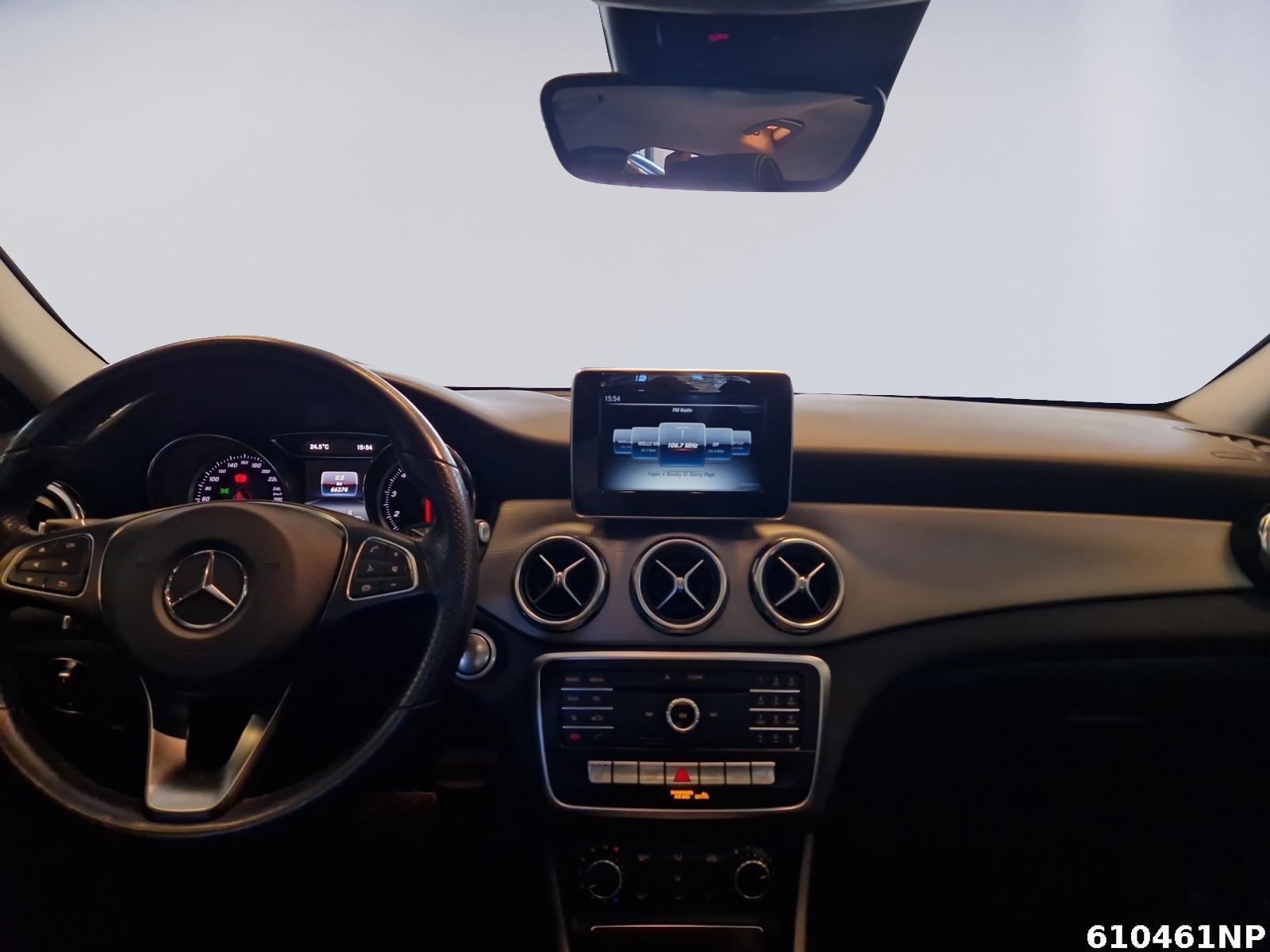 Fahrzeugabbildung Mercedes-Benz GLA 200 Urban Panorama Kamera LED Navi