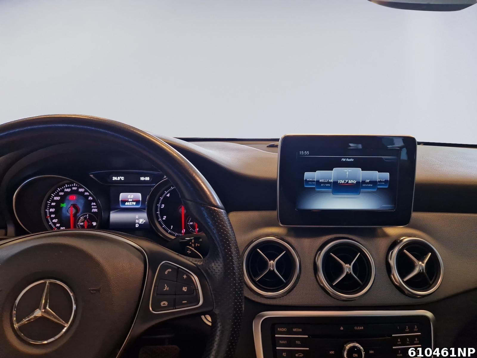 Fahrzeugabbildung Mercedes-Benz GLA 200 Urban Panorama Kamera LED Navi