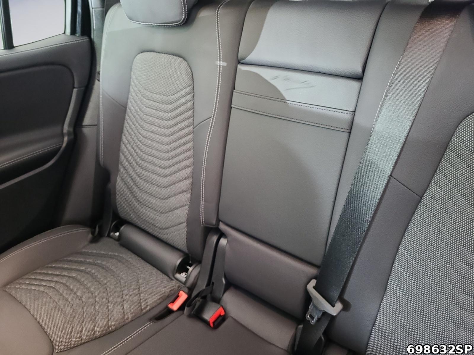 Fahrzeugabbildung Mercedes-Benz GLB 200 Progressive LED DISTRONIC KAMERA KEYLESS