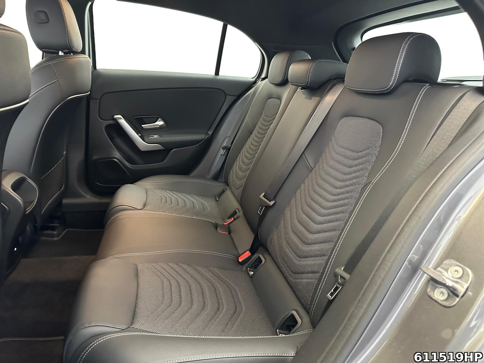 Fahrzeugabbildung Mercedes-Benz A 180 Progressive AHK Lenkradhzg Kamera Sitzhzg