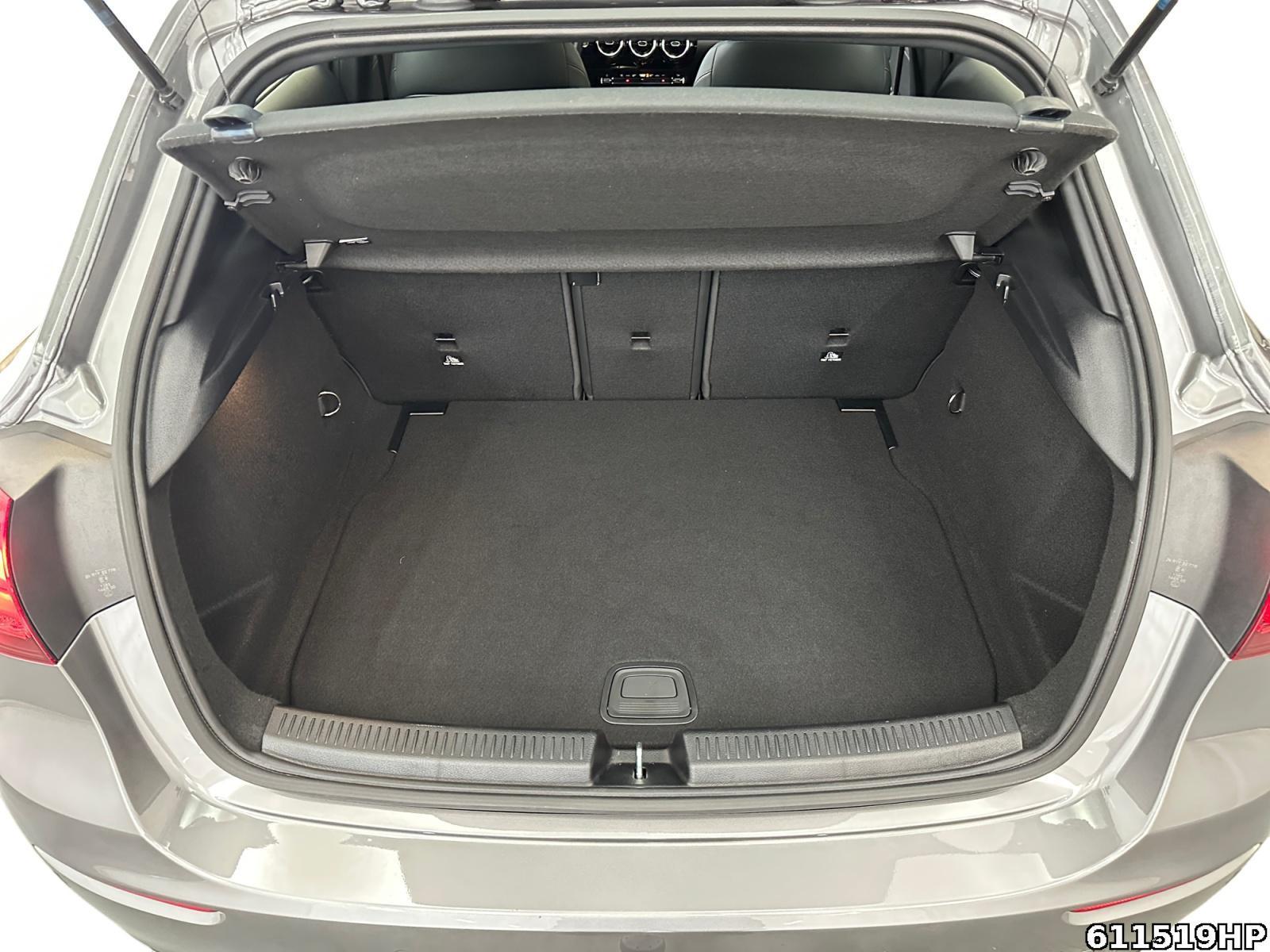 Fahrzeugabbildung Mercedes-Benz A 180 Progressive AHK Lenkradhzg Kamera Sitzhzg