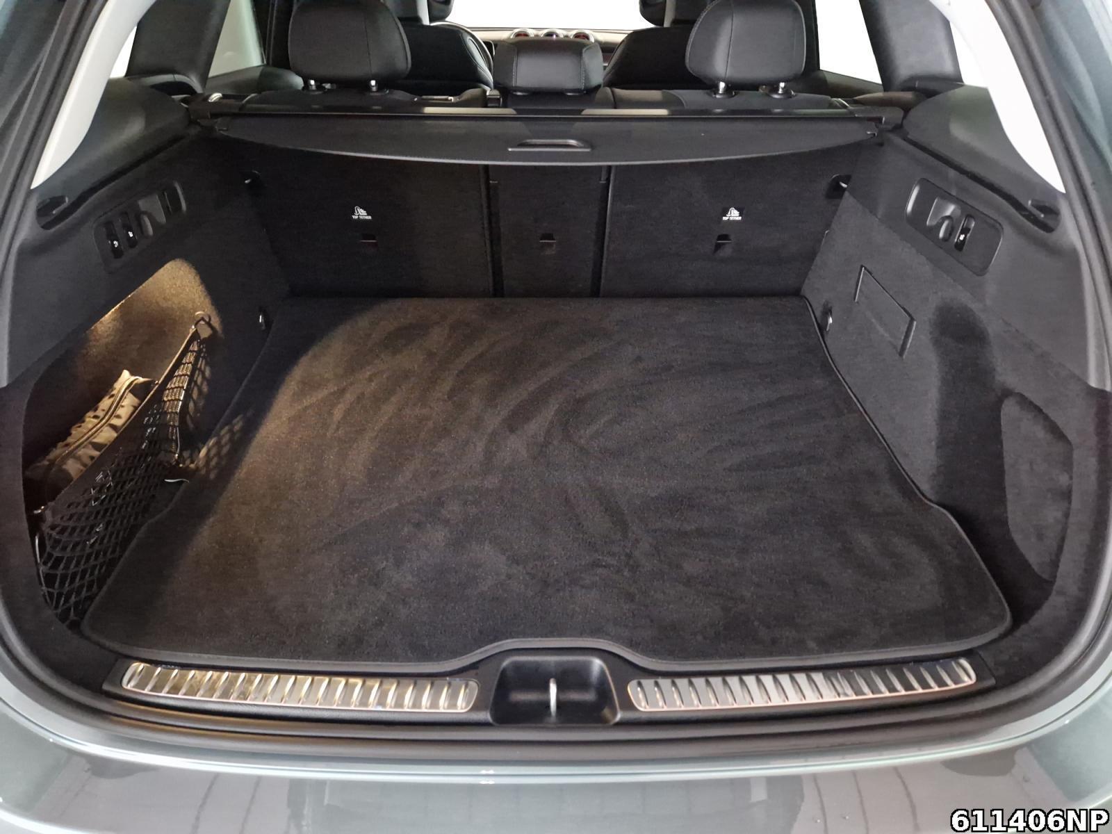 Fahrzeugabbildung Mercedes-Benz GLC 300 4M AMG Airmatic AHK Digital-Light Pano