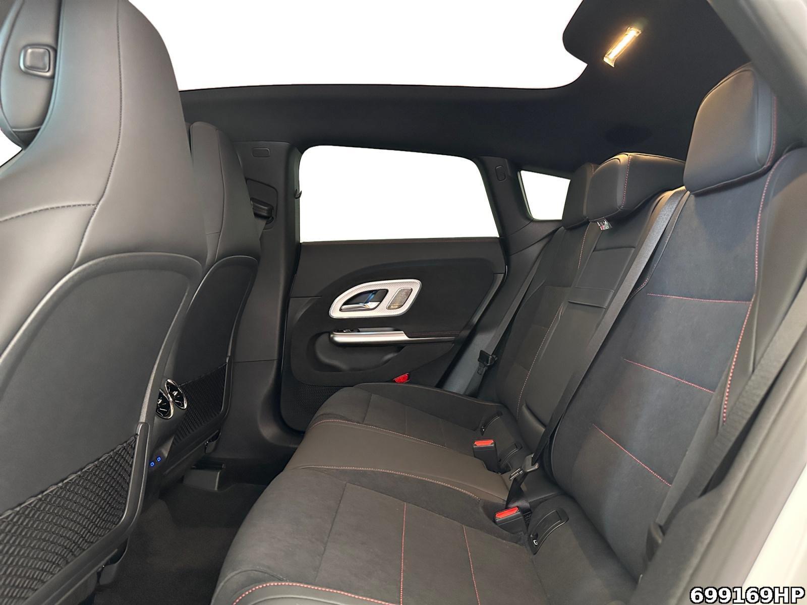 Fahrzeugabbildung Mercedes-Benz CLA 200 Shooting Brake +AMG+NIGHT+PREMIUM+360°+MASSAGE+HUD+