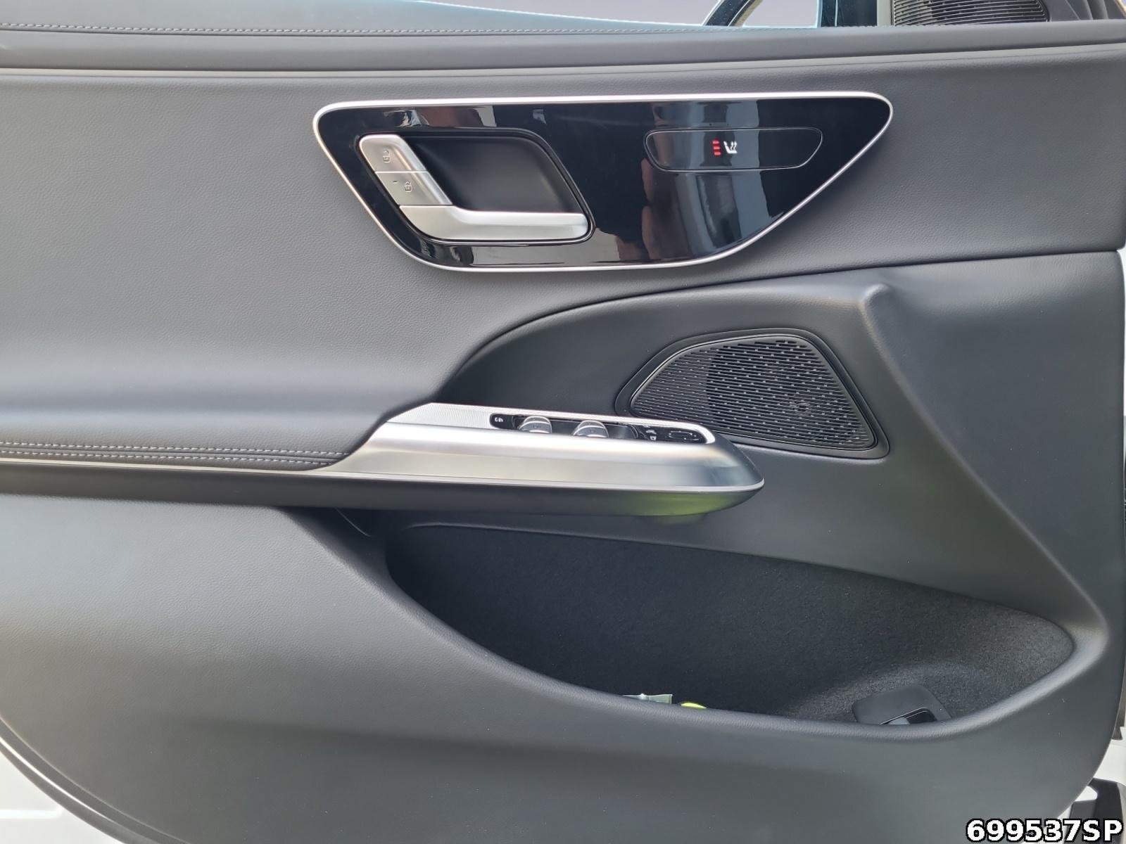 Fahrzeugabbildung Mercedes-Benz E 200 AMG Pano KEYLESS Ambiente DISTRONIC Night
