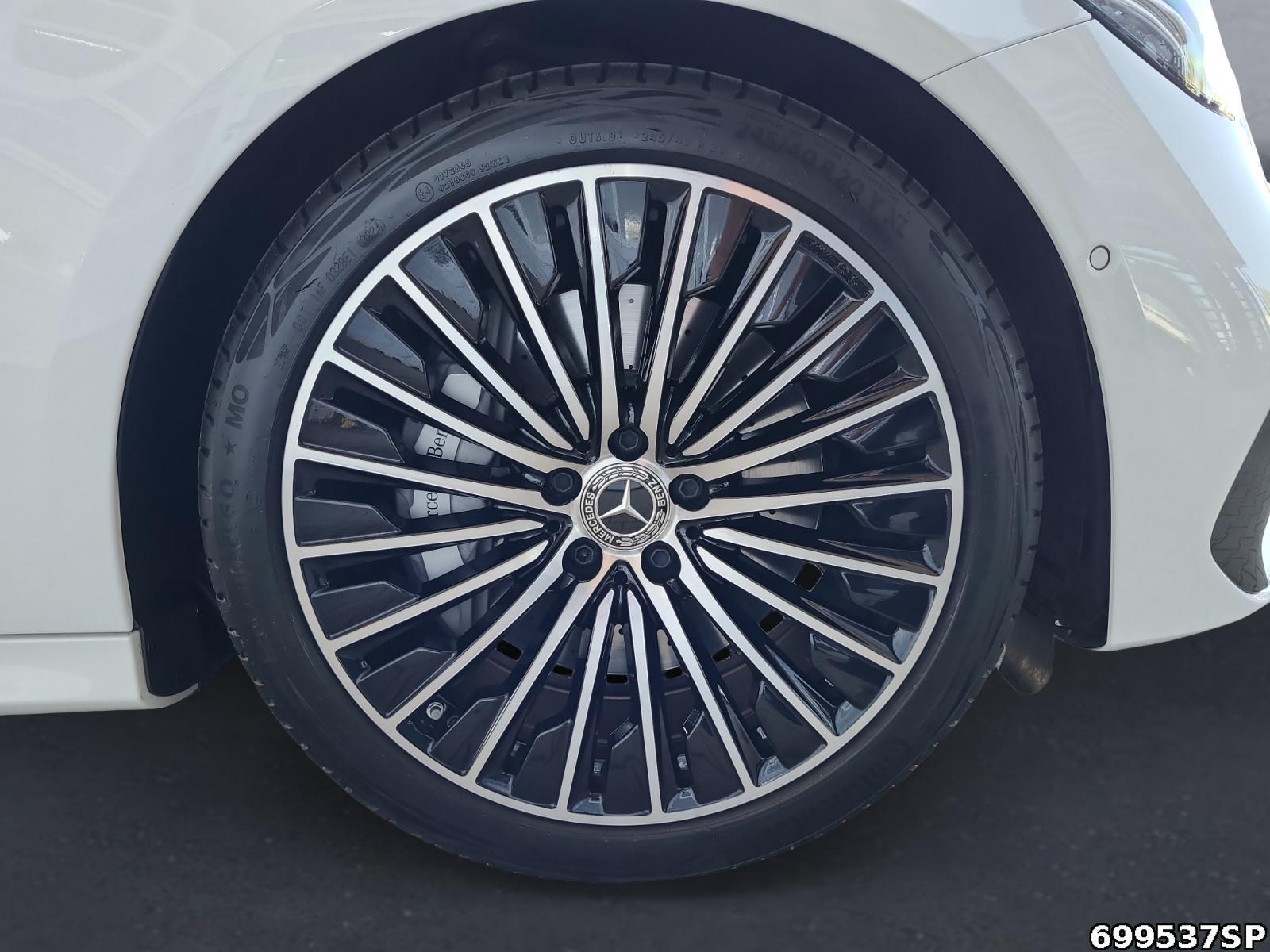 Fahrzeugabbildung Mercedes-Benz E 200 AMG Pano KEYLESS Ambiente DISTRONIC Night