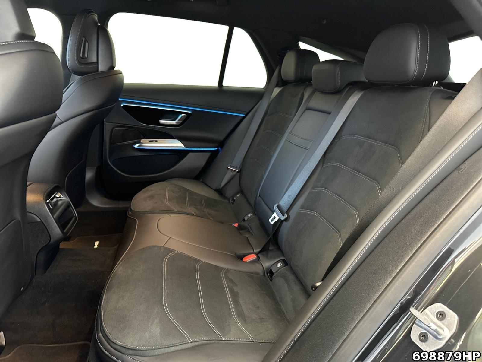 Fahrzeugabbildung Mercedes-Benz E 220 d T AMG AHK CarPlay Distronic Ambiente