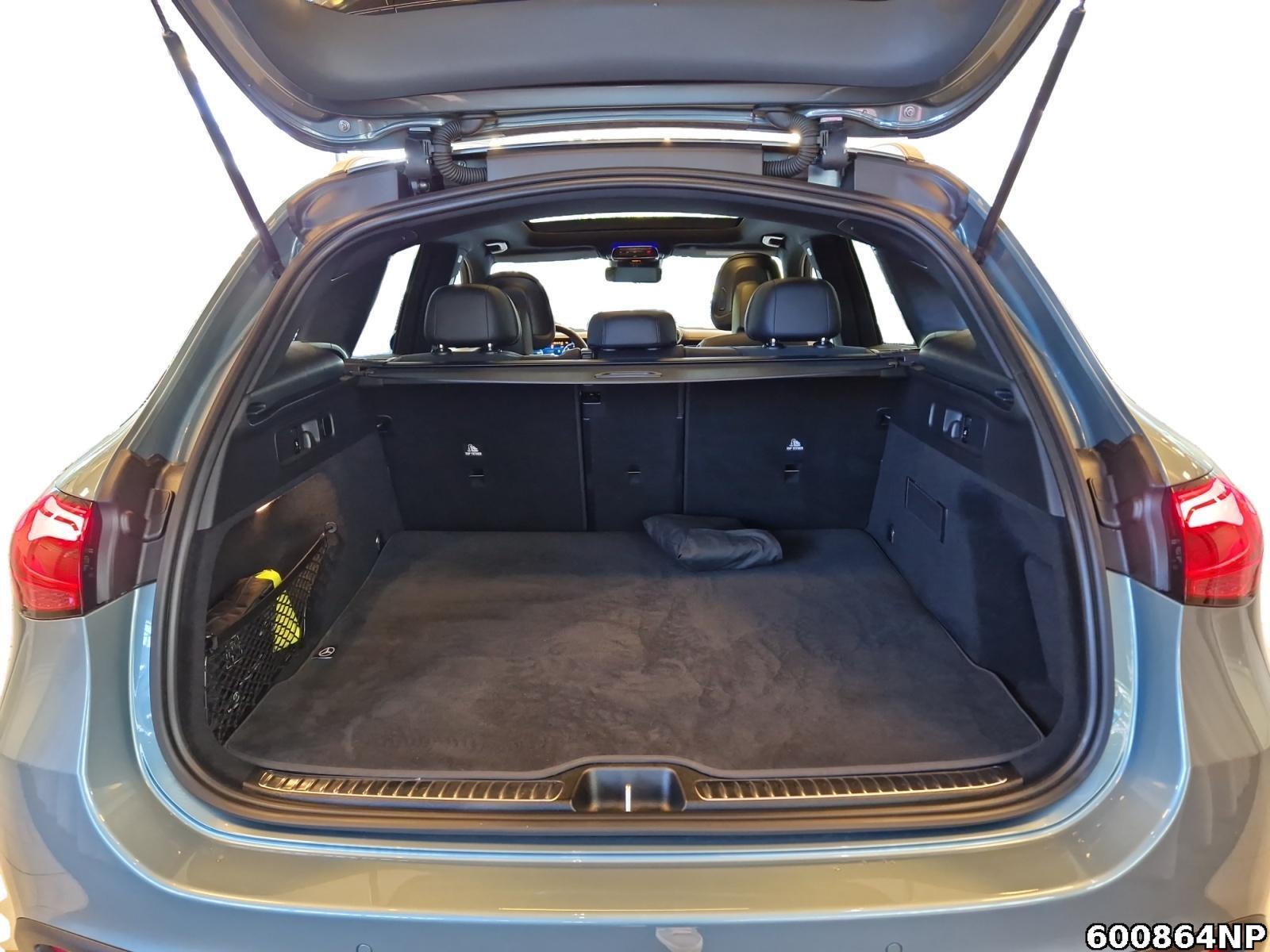 Fahrzeugabbildung Mercedes-Benz GLC 300 d 4M AMG Pano AHK Burmester DigitalLight