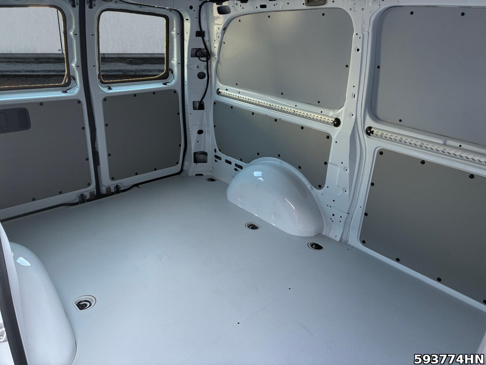 Fahrzeugabbildung Mercedes-Benz Vito 116 4x4 L *MULTIBEAM*AHK 2,5*KAMERA*2 SITZE