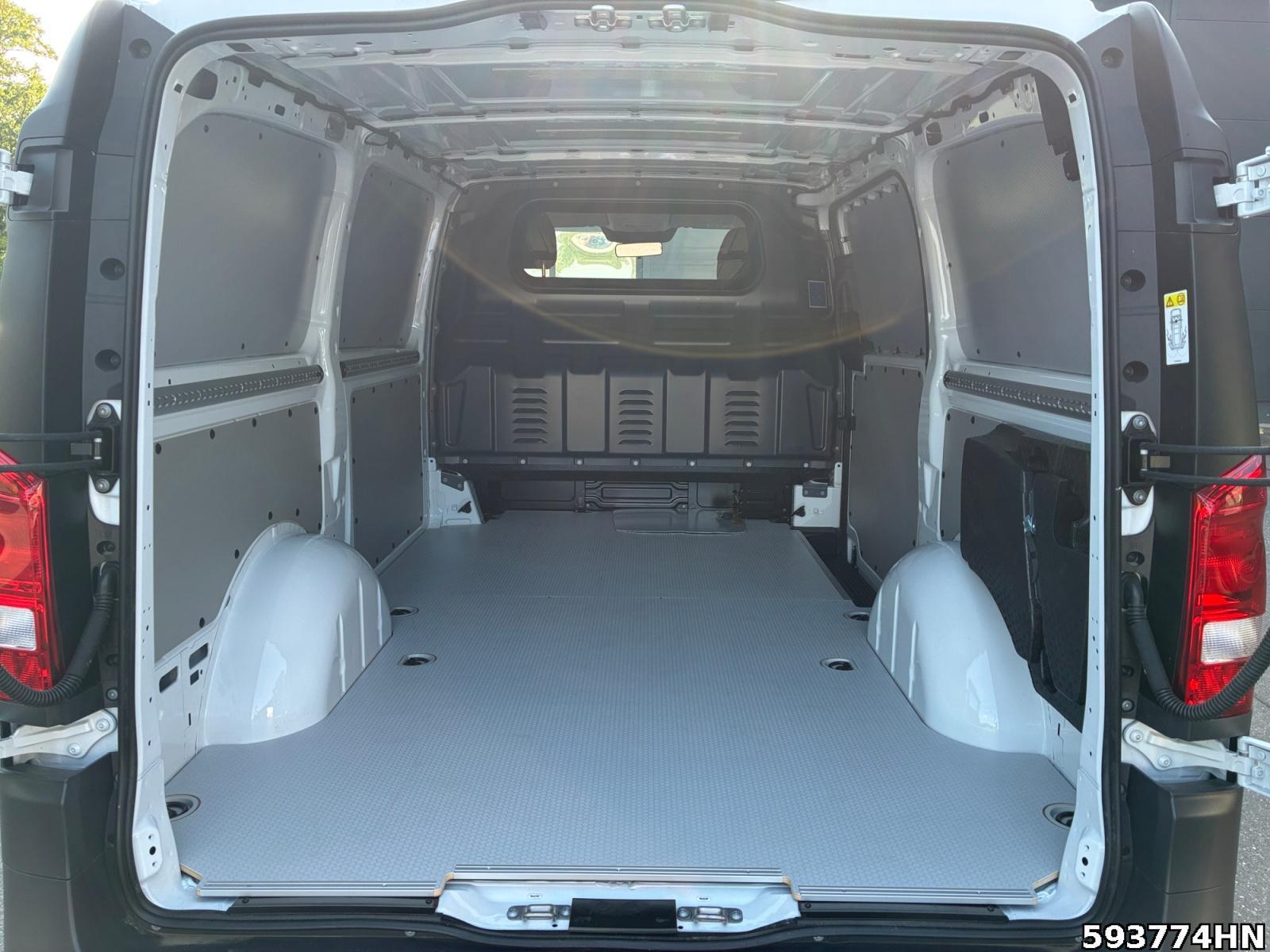 Fahrzeugabbildung Mercedes-Benz Vito 116 4x4 L *MULTIBEAM*AHK 2,5*KAMERA*2 SITZE