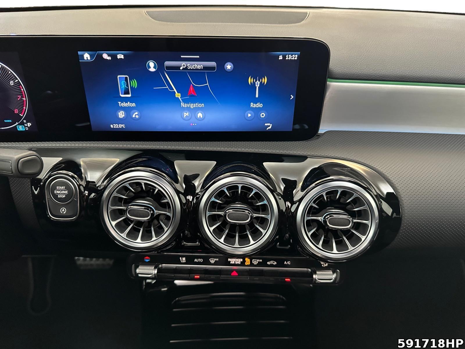 Fahrzeugabbildung Mercedes-Benz A 180 Limousine AMG Night Pano MULTIBEAM 360°