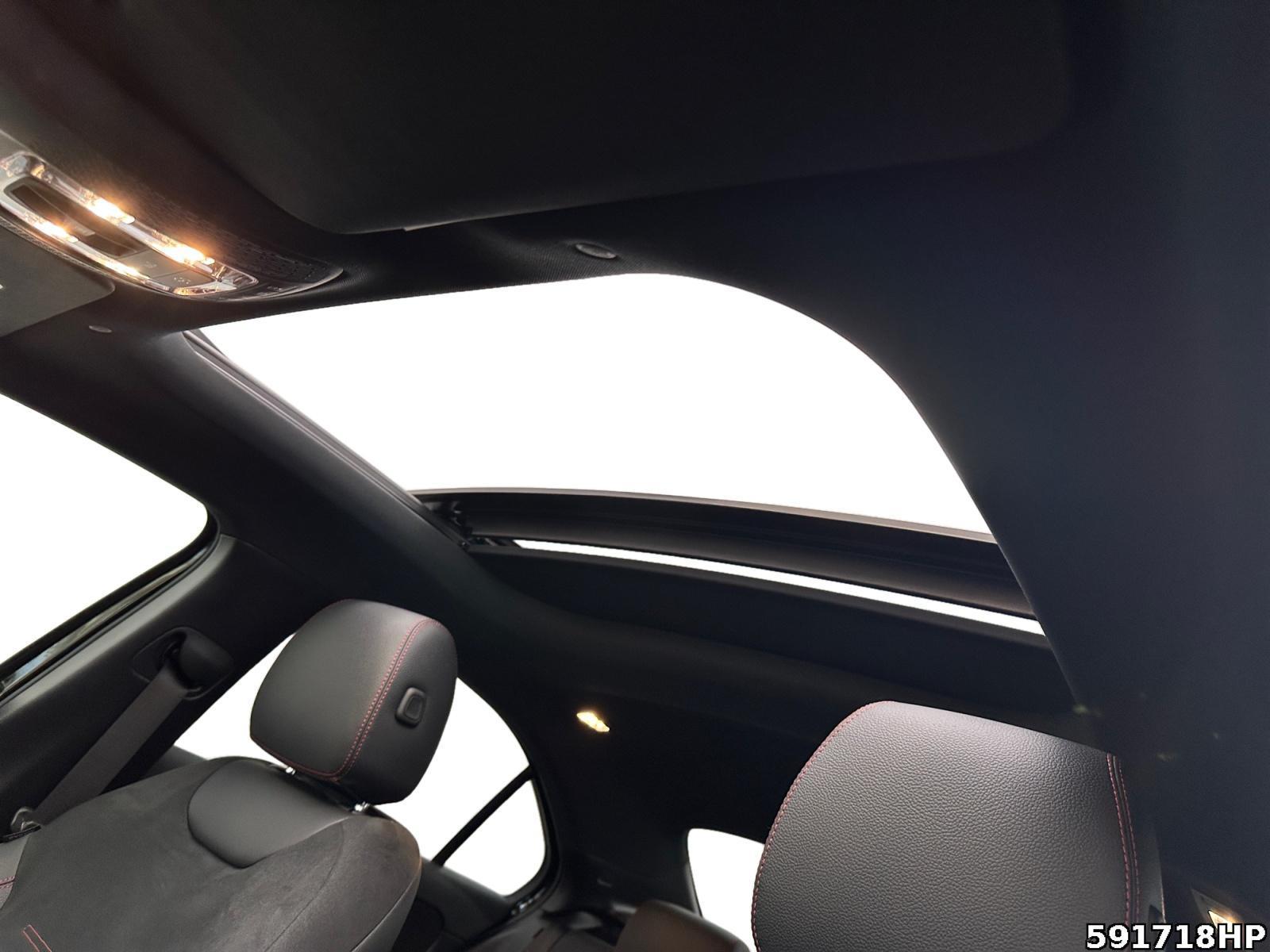 Fahrzeugabbildung Mercedes-Benz A 180 Limousine AMG Night Pano MULTIBEAM 360°