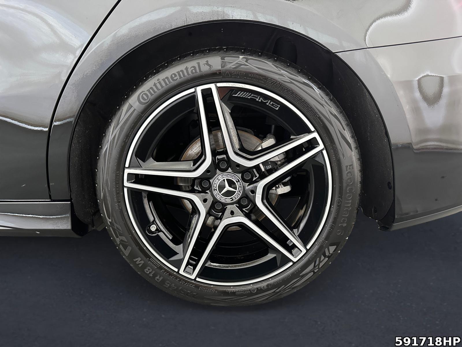 Fahrzeugabbildung Mercedes-Benz A 180 Limousine AMG Night Pano MULTIBEAM 360°