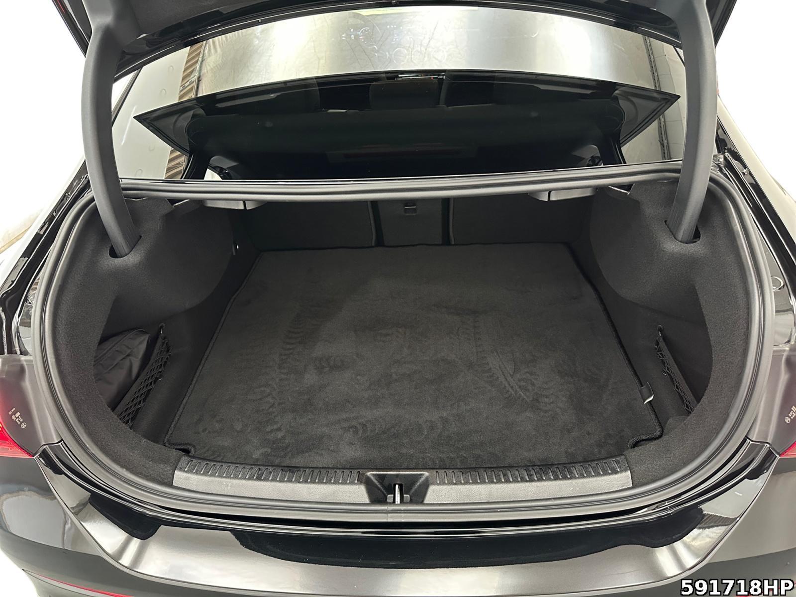 Fahrzeugabbildung Mercedes-Benz A 180 Limousine AMG Night Pano MULTIBEAM 360°