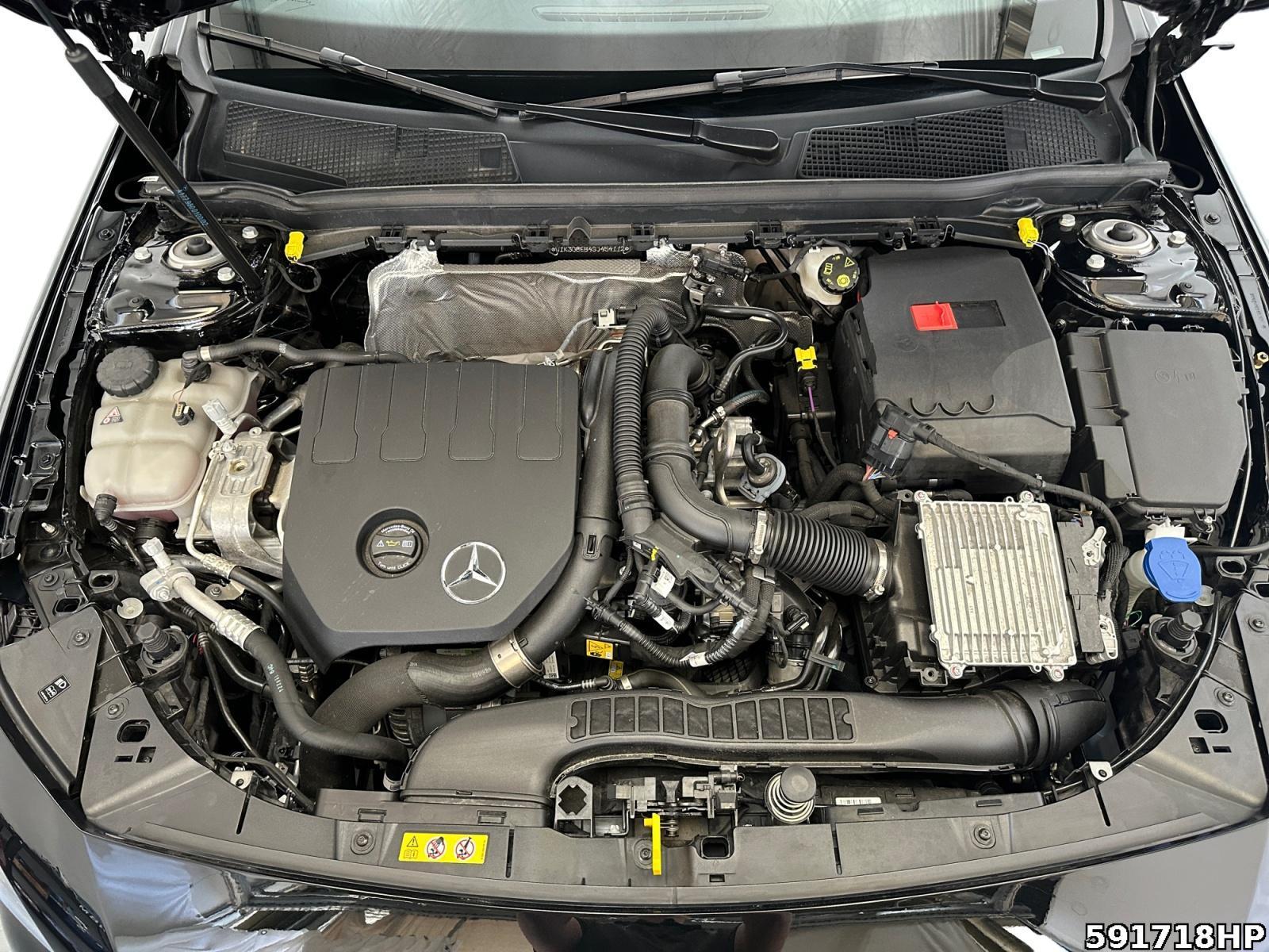 Fahrzeugabbildung Mercedes-Benz A 180 Limousine AMG Night Pano MULTIBEAM 360°